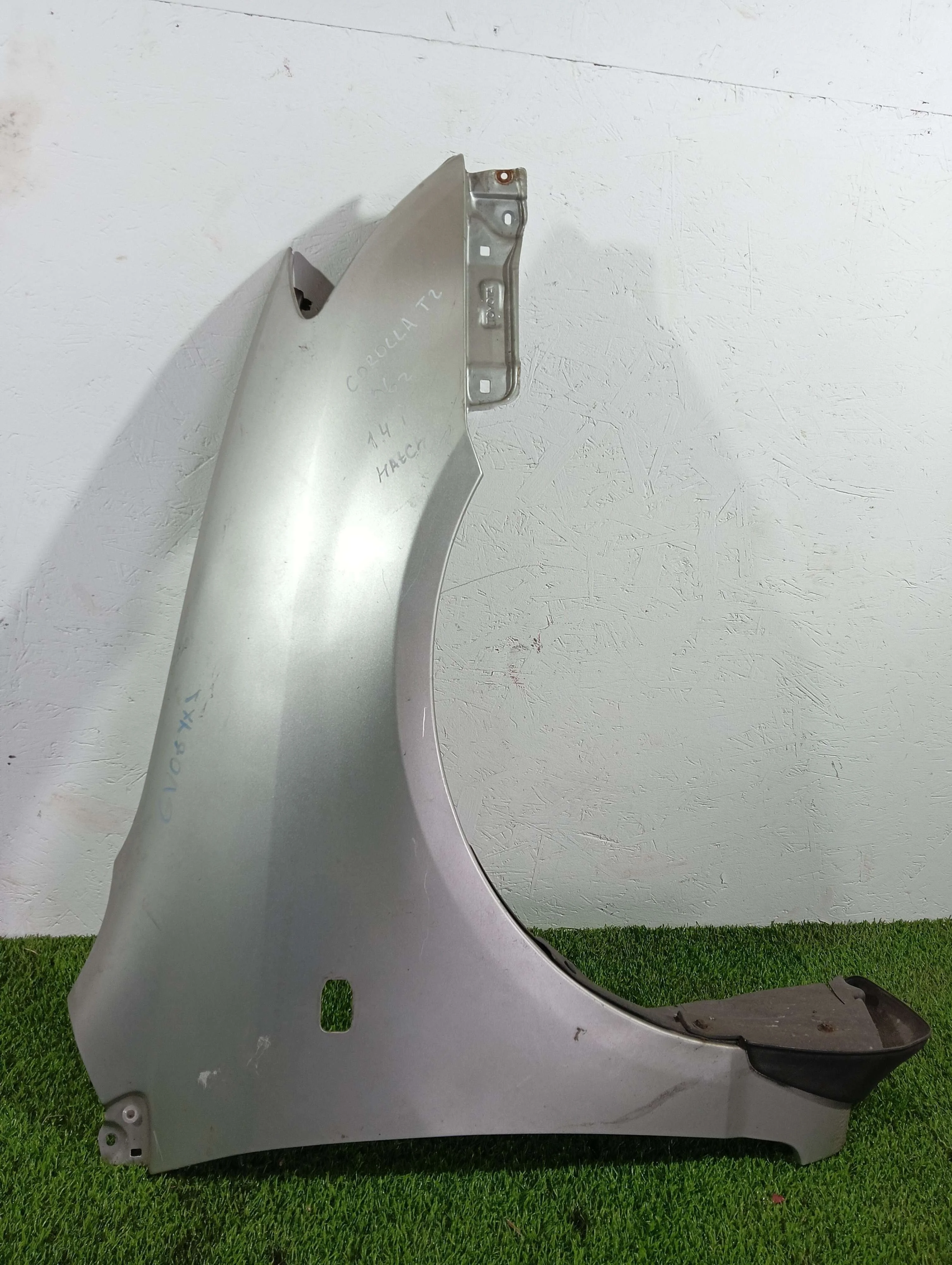 крыло переднее правое Toyota Corolla 1.6 бензин 2007