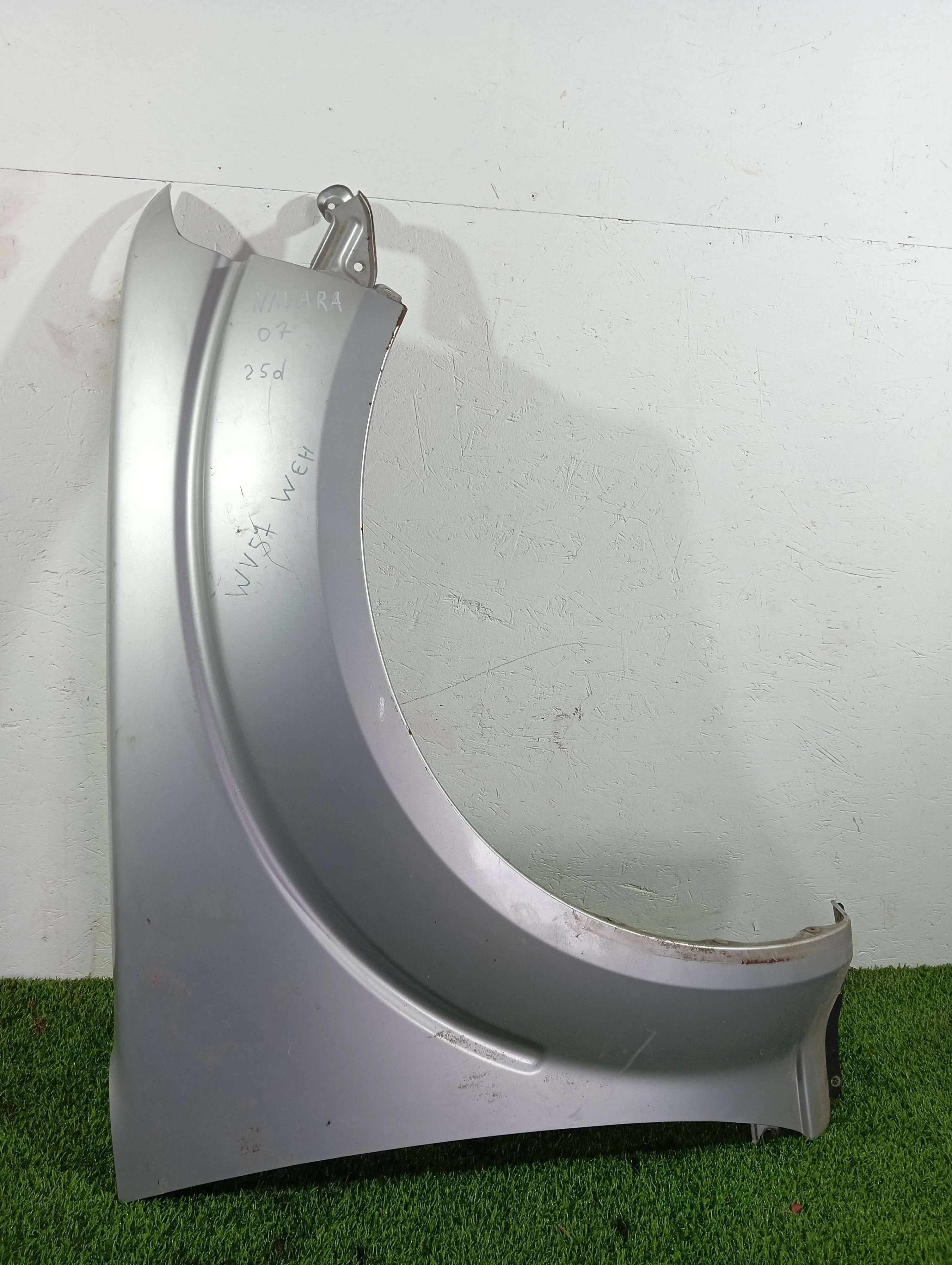 крыло переднее правое Nissan Navara 2.5 дизель 2007