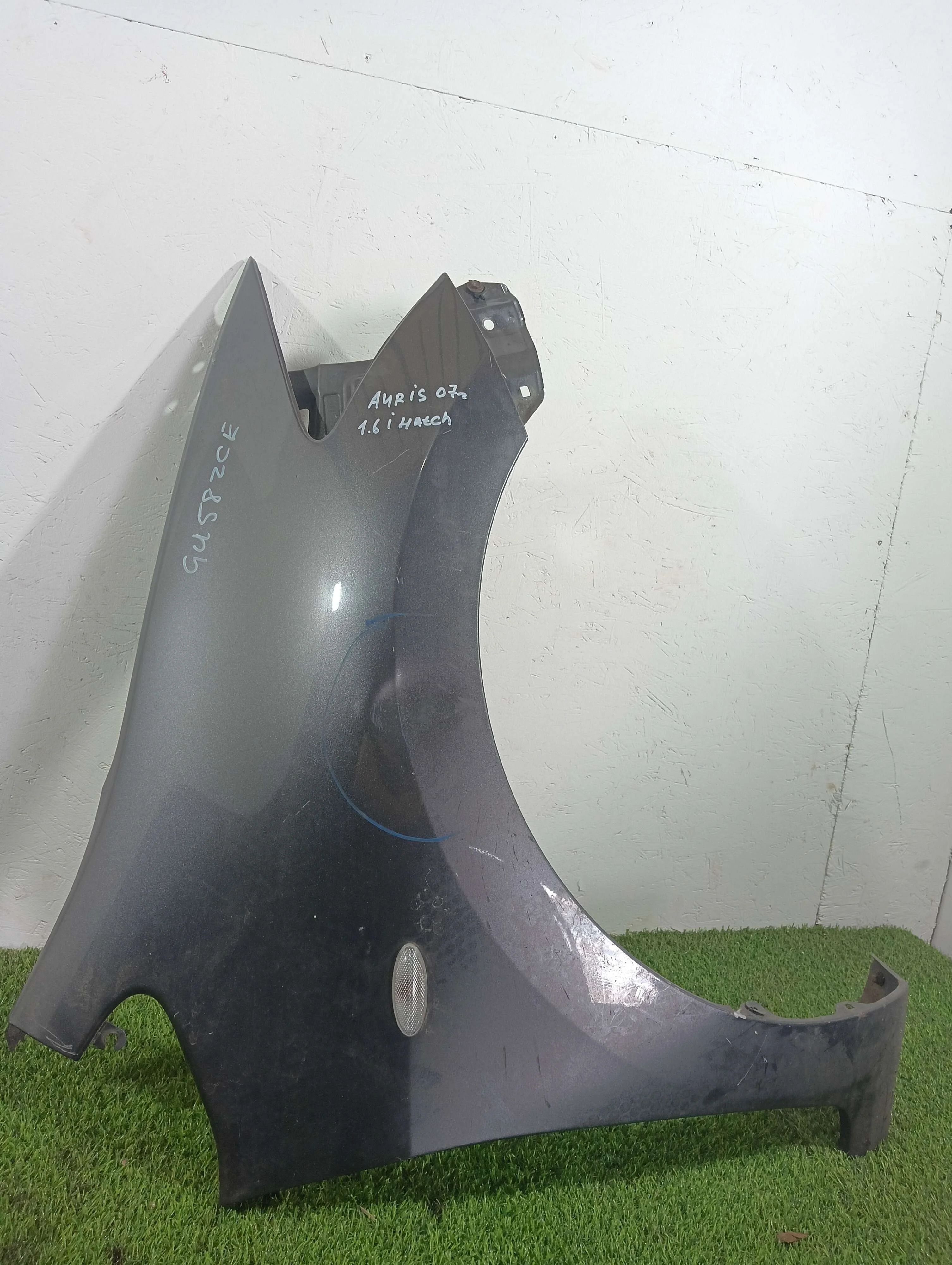 крыло переднее правое Toyota Auris 1.6 бензин 2007