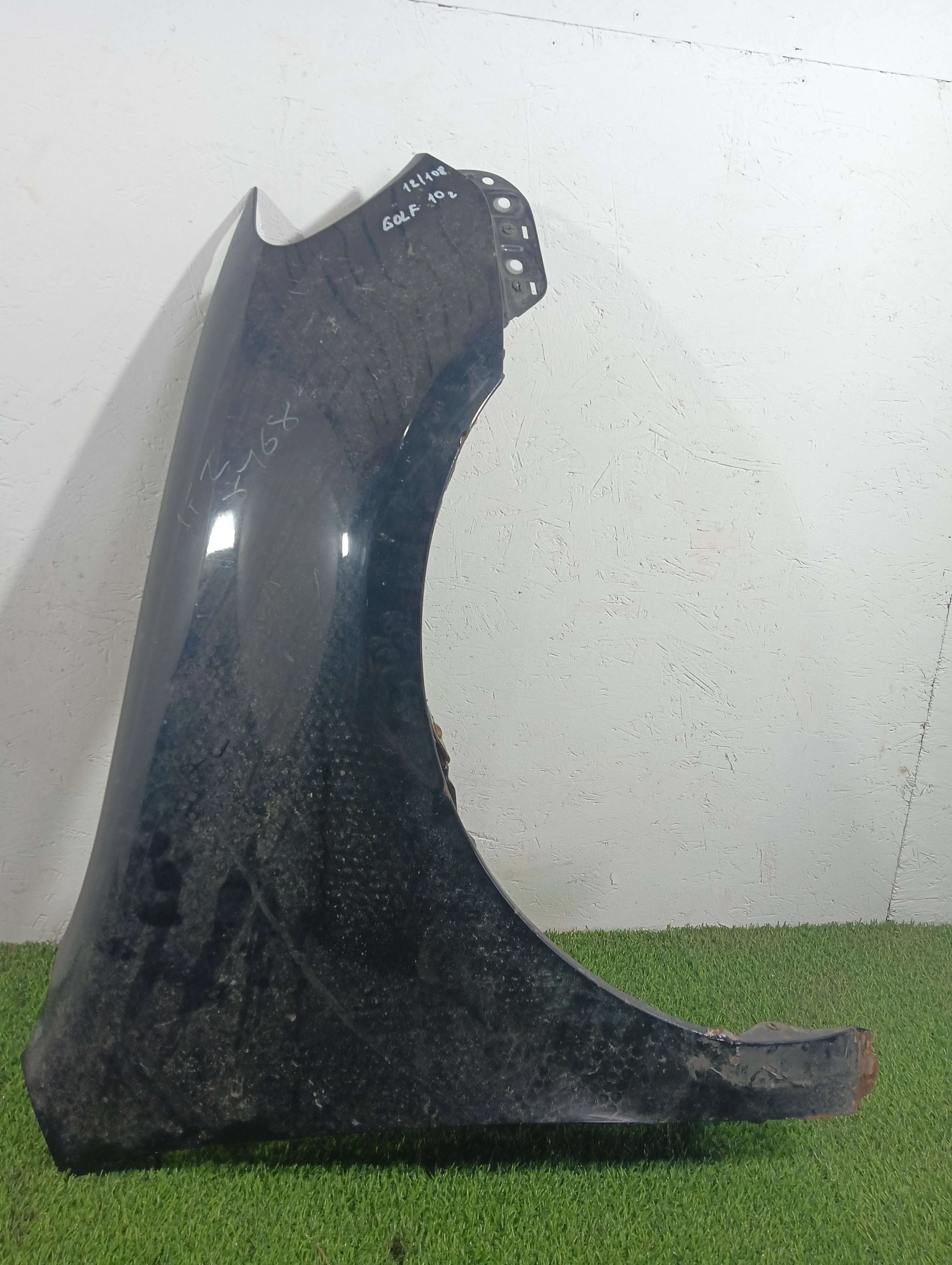 крыло переднее правое Volkswagen Golf 1.6 бензин 2010