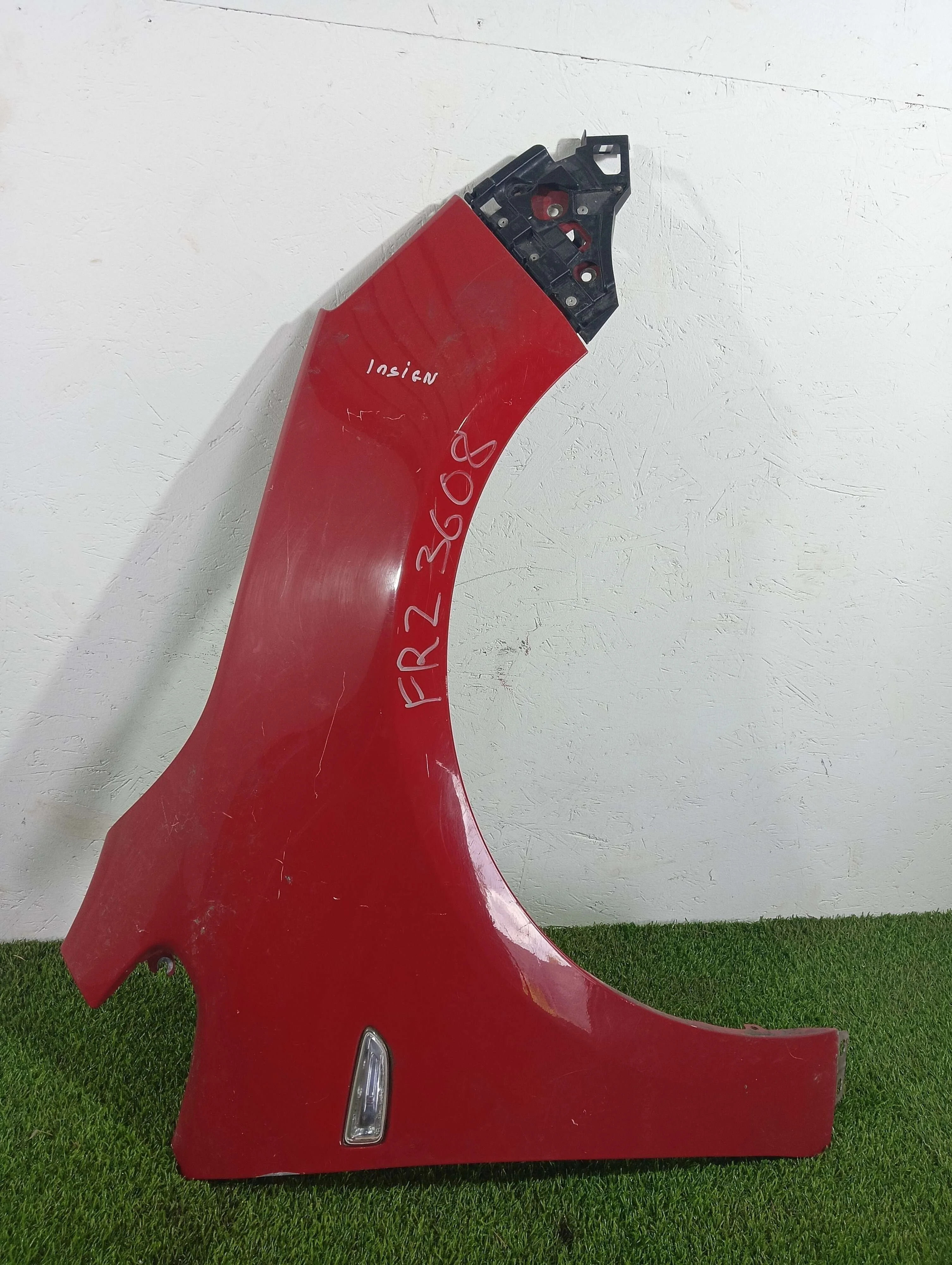 крыло переднее правое Opel Astra 2.0 дизель 2012