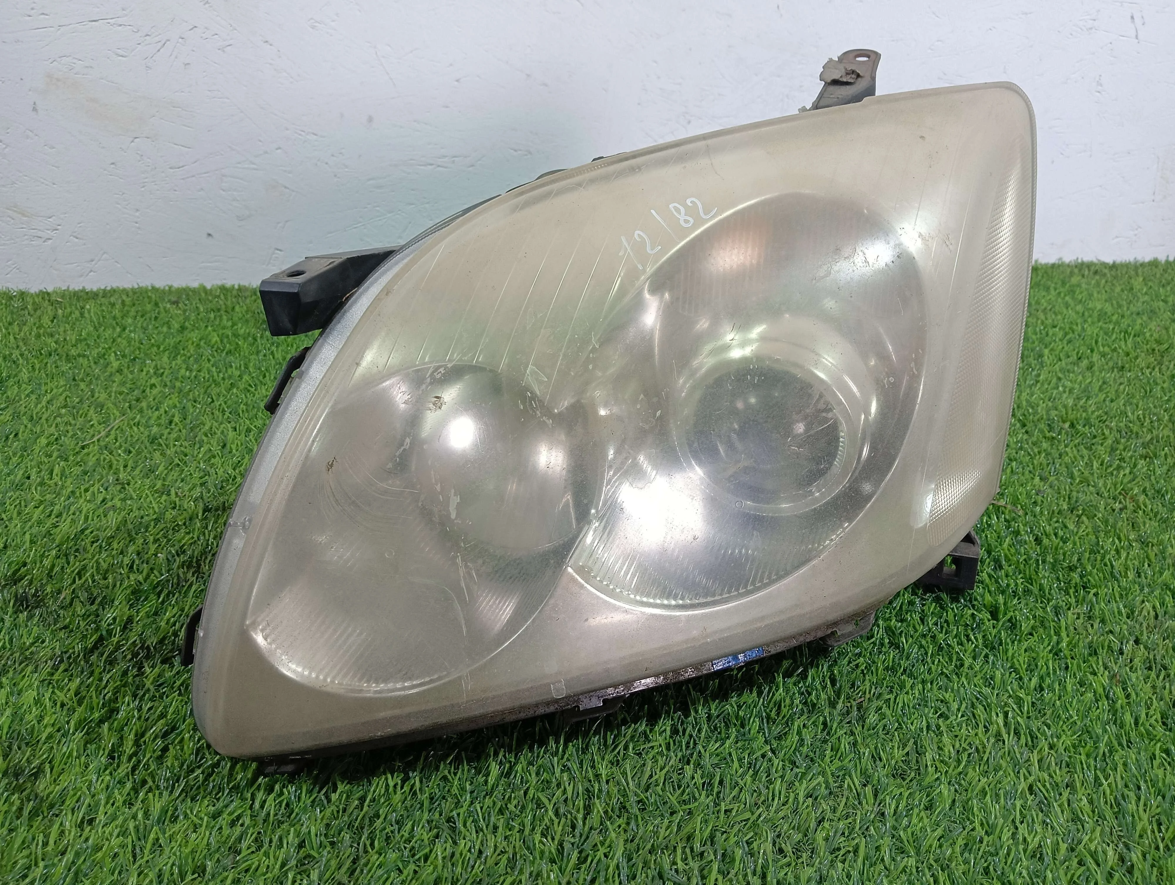 фара левая Toyota Avensis 2.0 дизель 2005