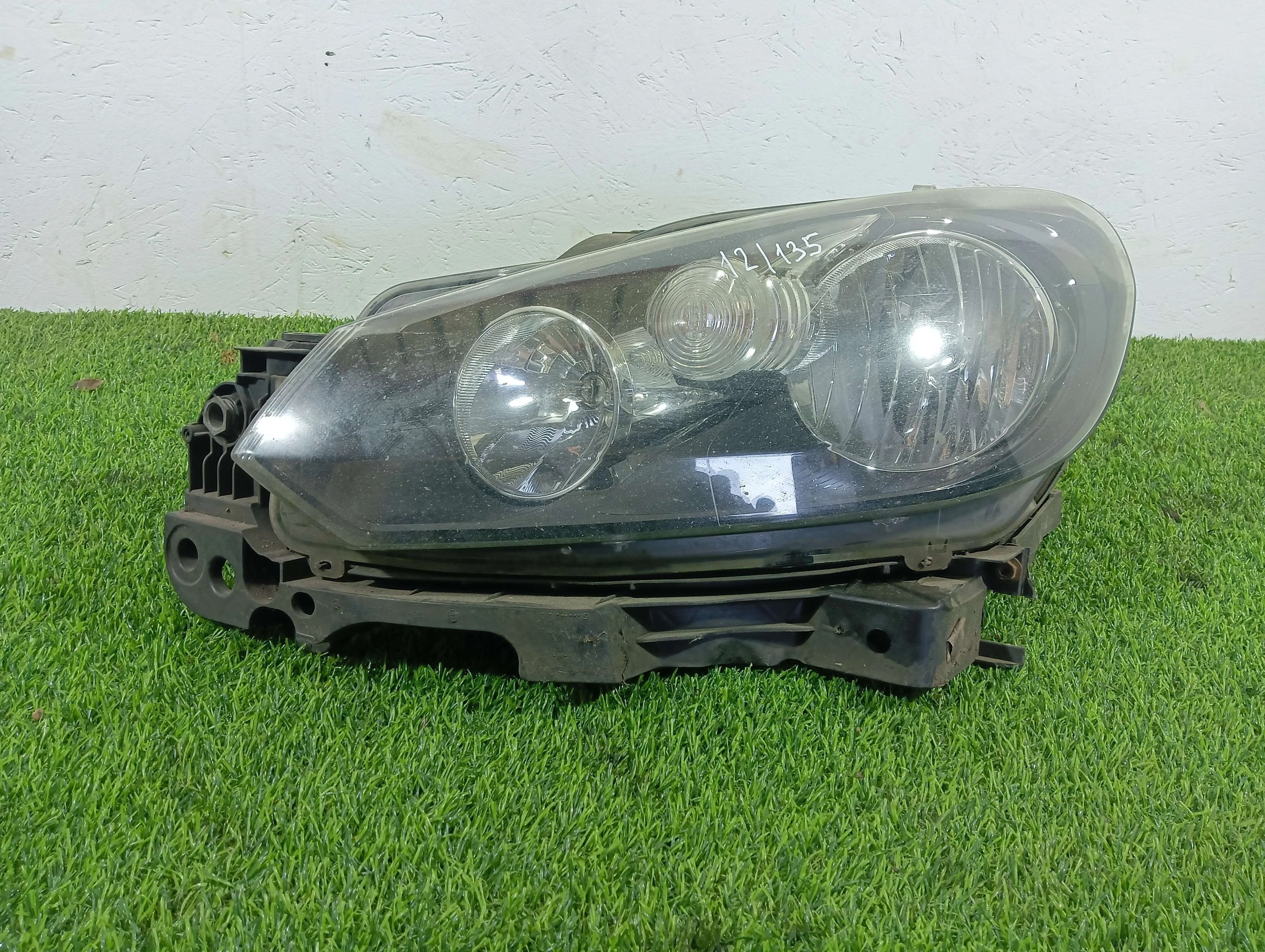 фара левая Volkswagen Golf 2.0 дизель 2009