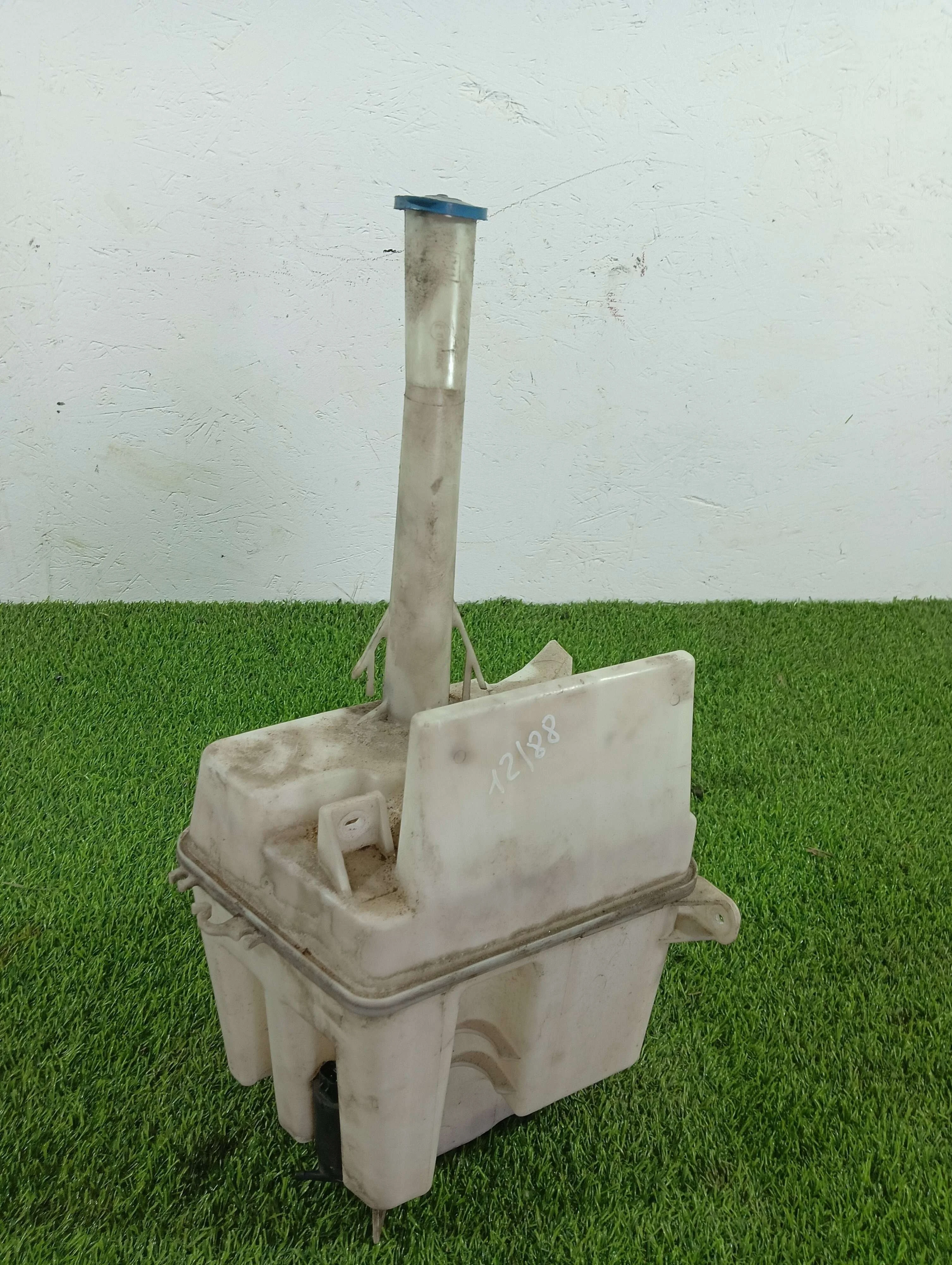 бачок омывателя Toyota Avensis 1.8 бензин 2004