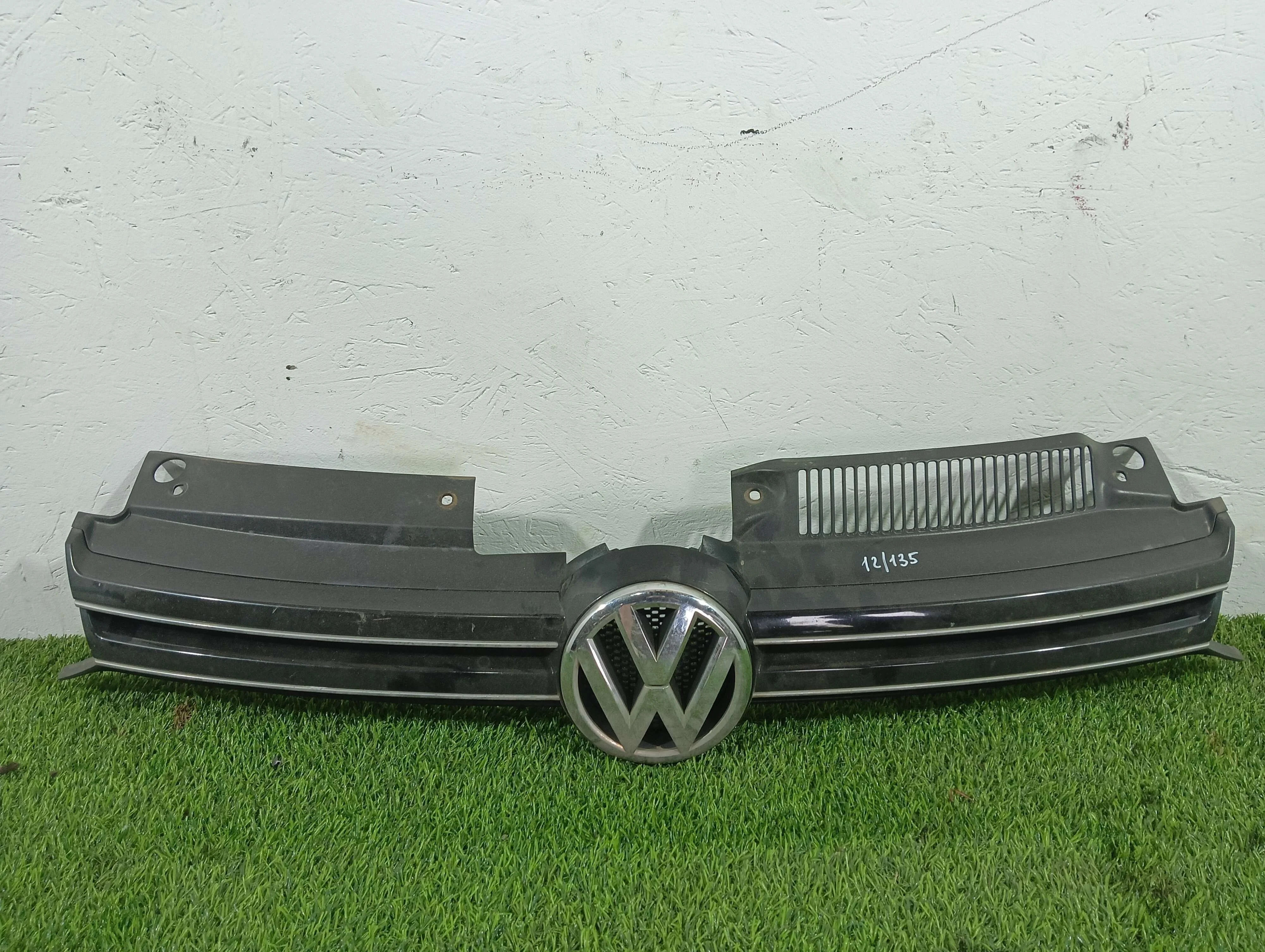 решетка радиатора Volkswagen Golf 2.0 дизель 2009