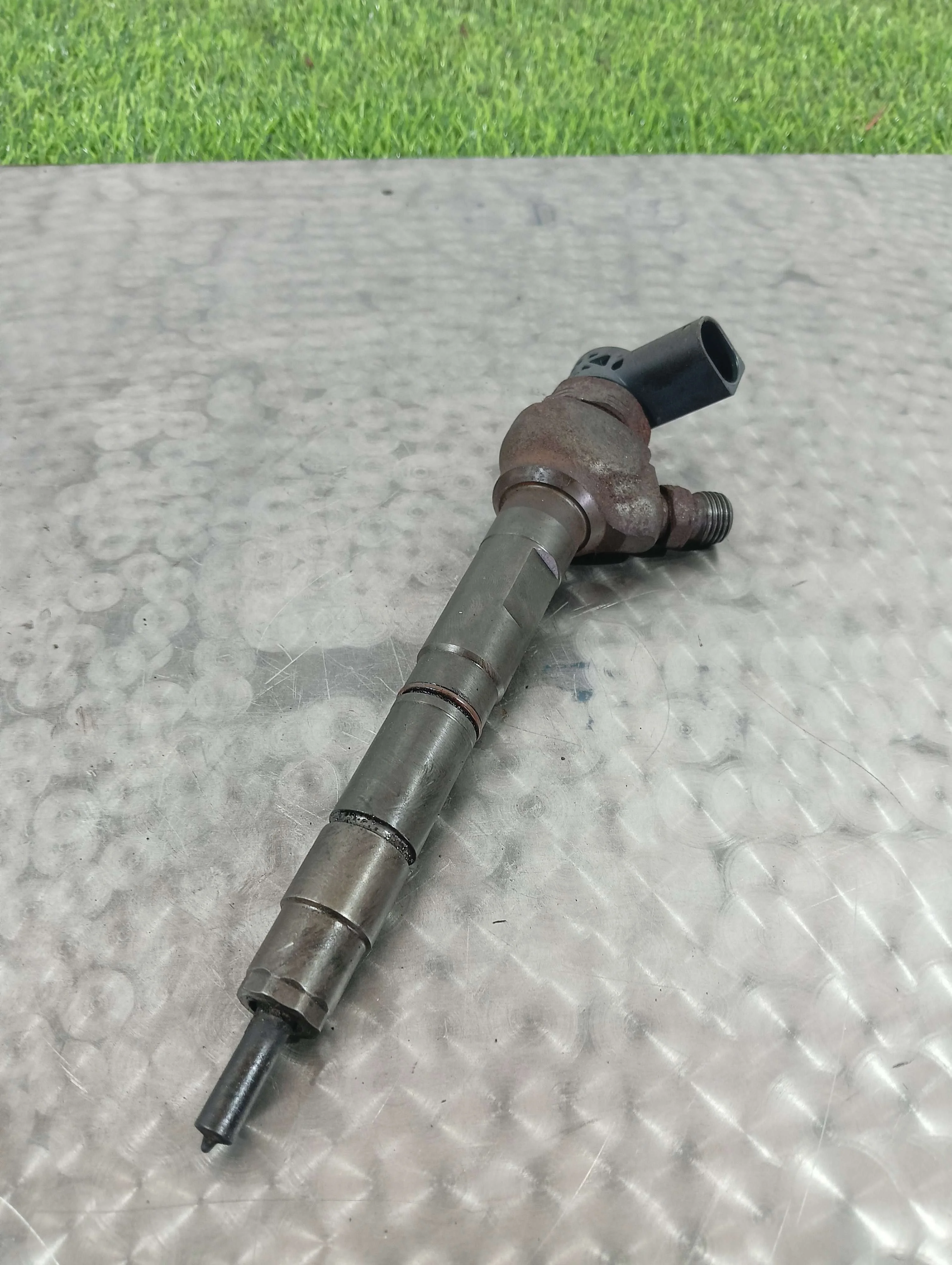 форсунка топливная Volkswagen Caddy 2.0 дизель 2012