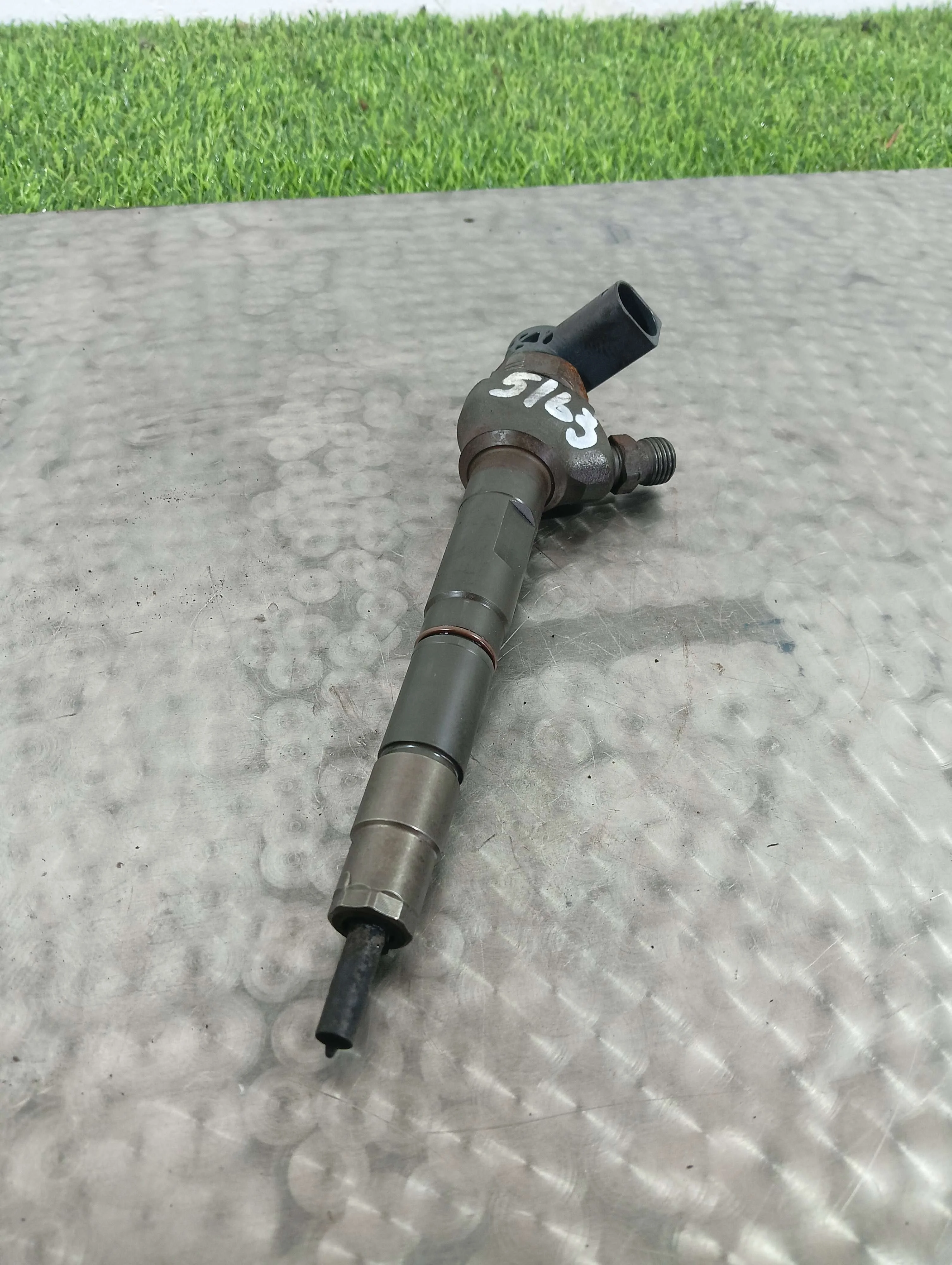 форсунка топливная Volkswagen Caddy 2.0 дизель 2012