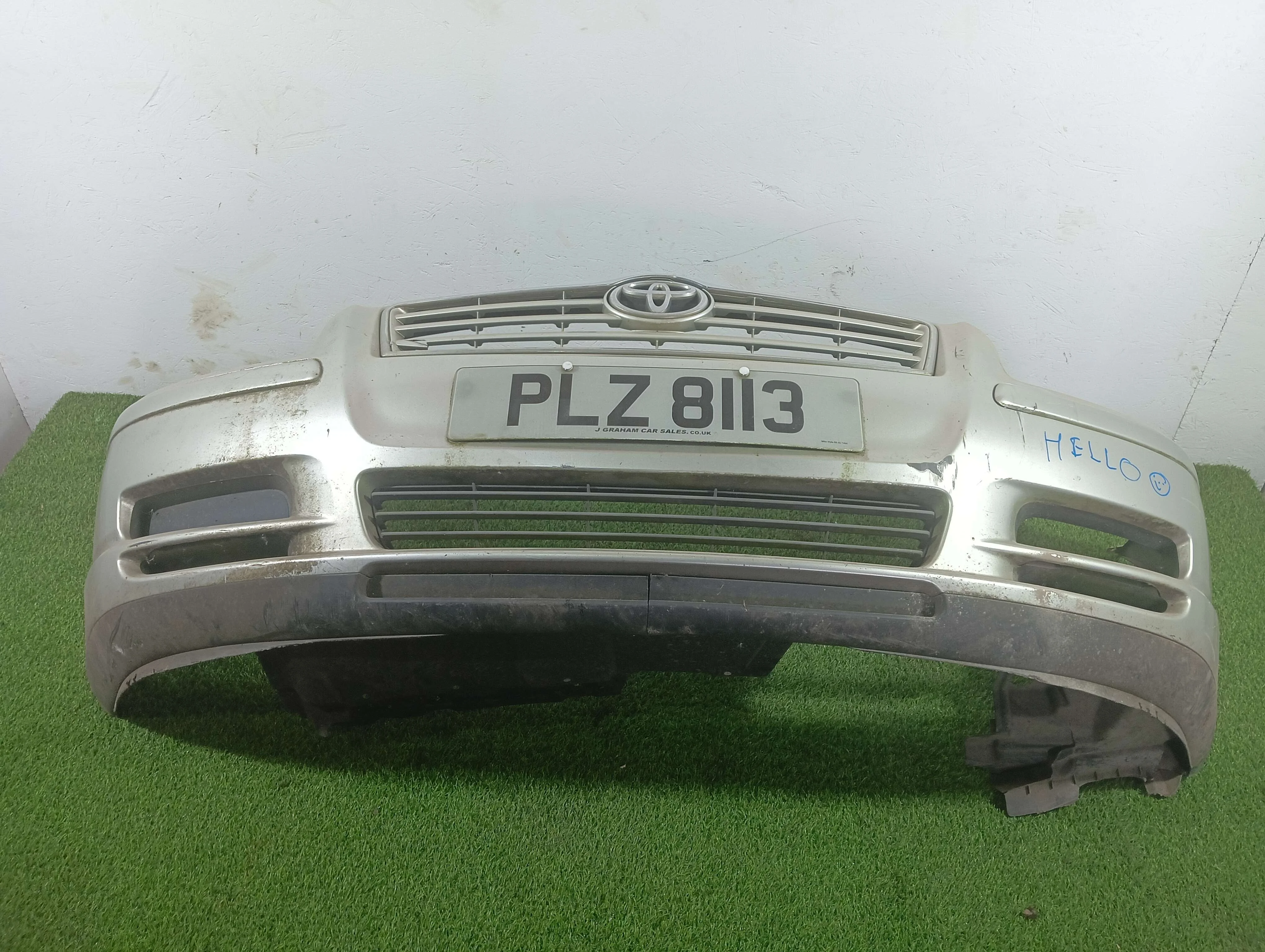 бампер передний Toyota Avensis 2.0 дизель 2005