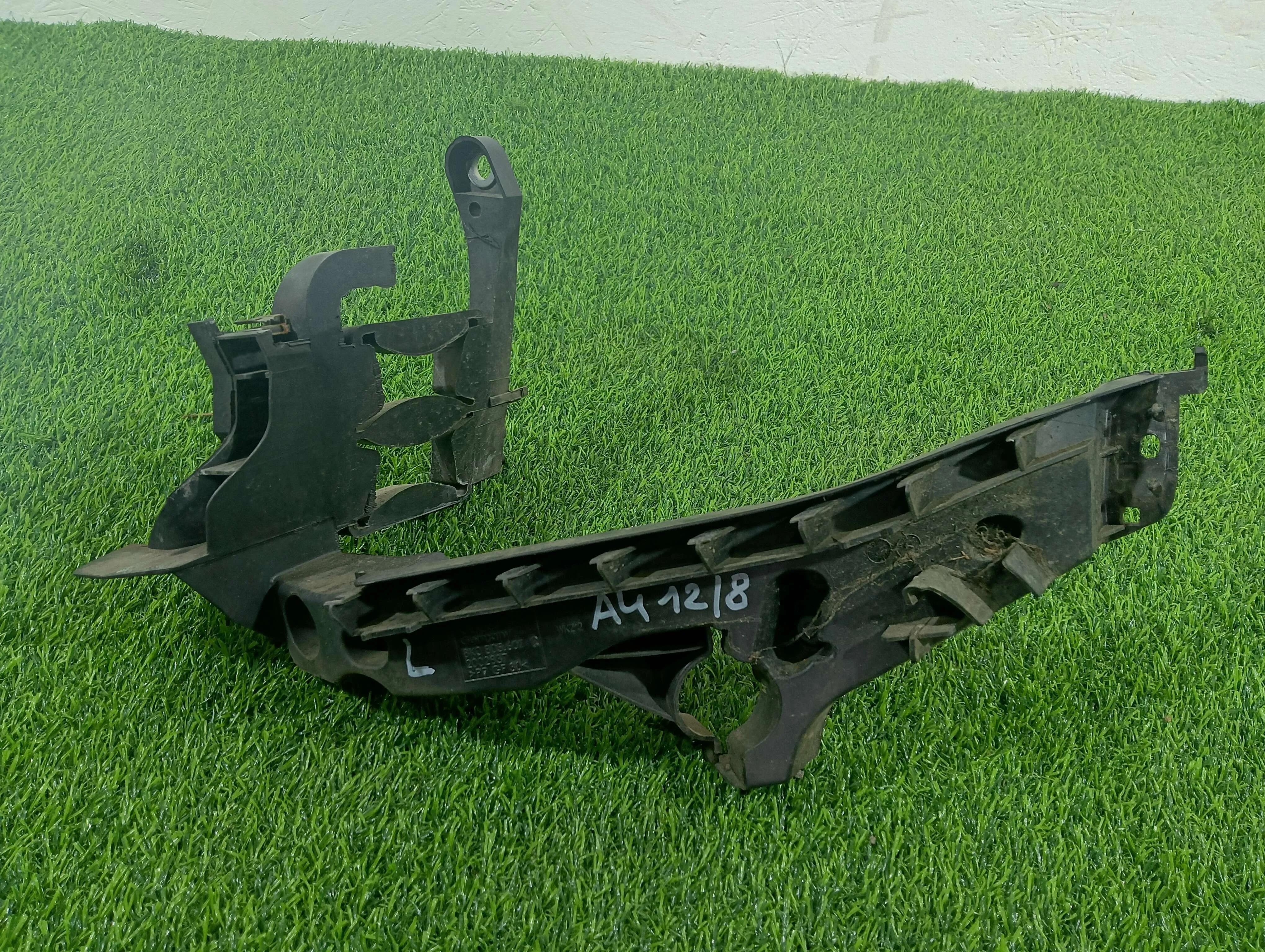 крепление фары левой Audi A4 2.0 дизель 2009