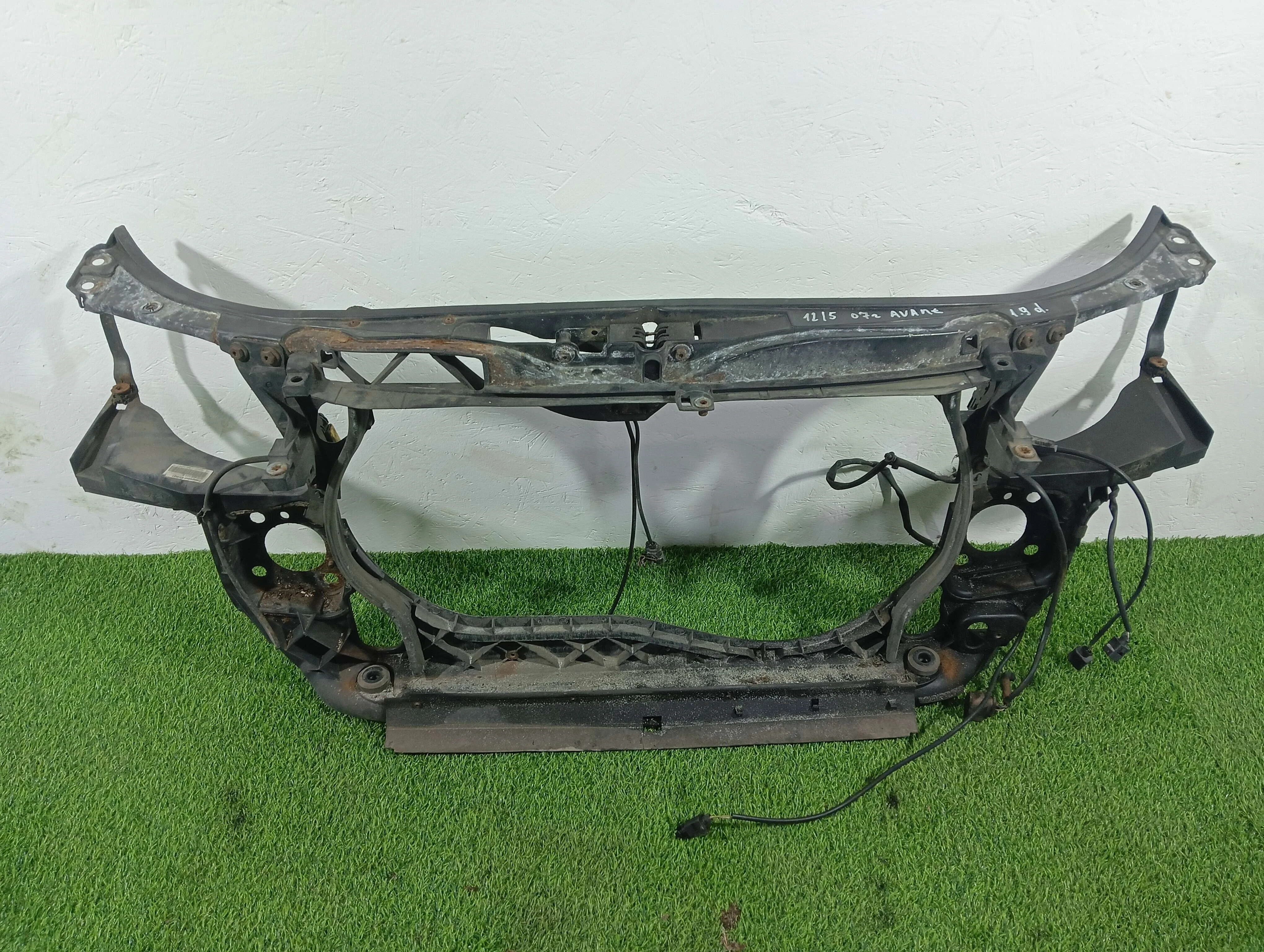 передняя панель (телевизор) Audi A4 1.9 дизель 2007