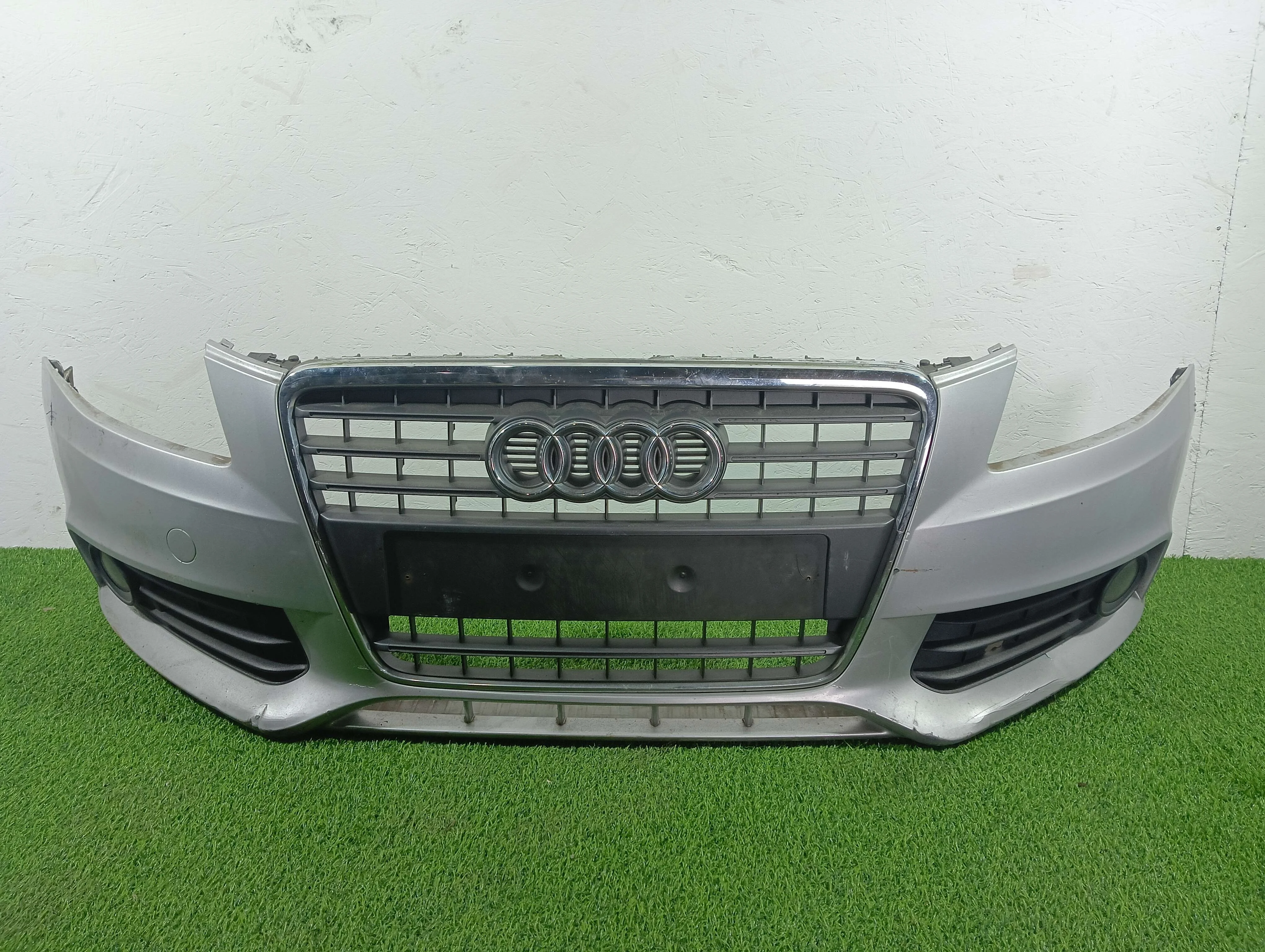 бампер передний Audi A4 2.0 дизель 2009