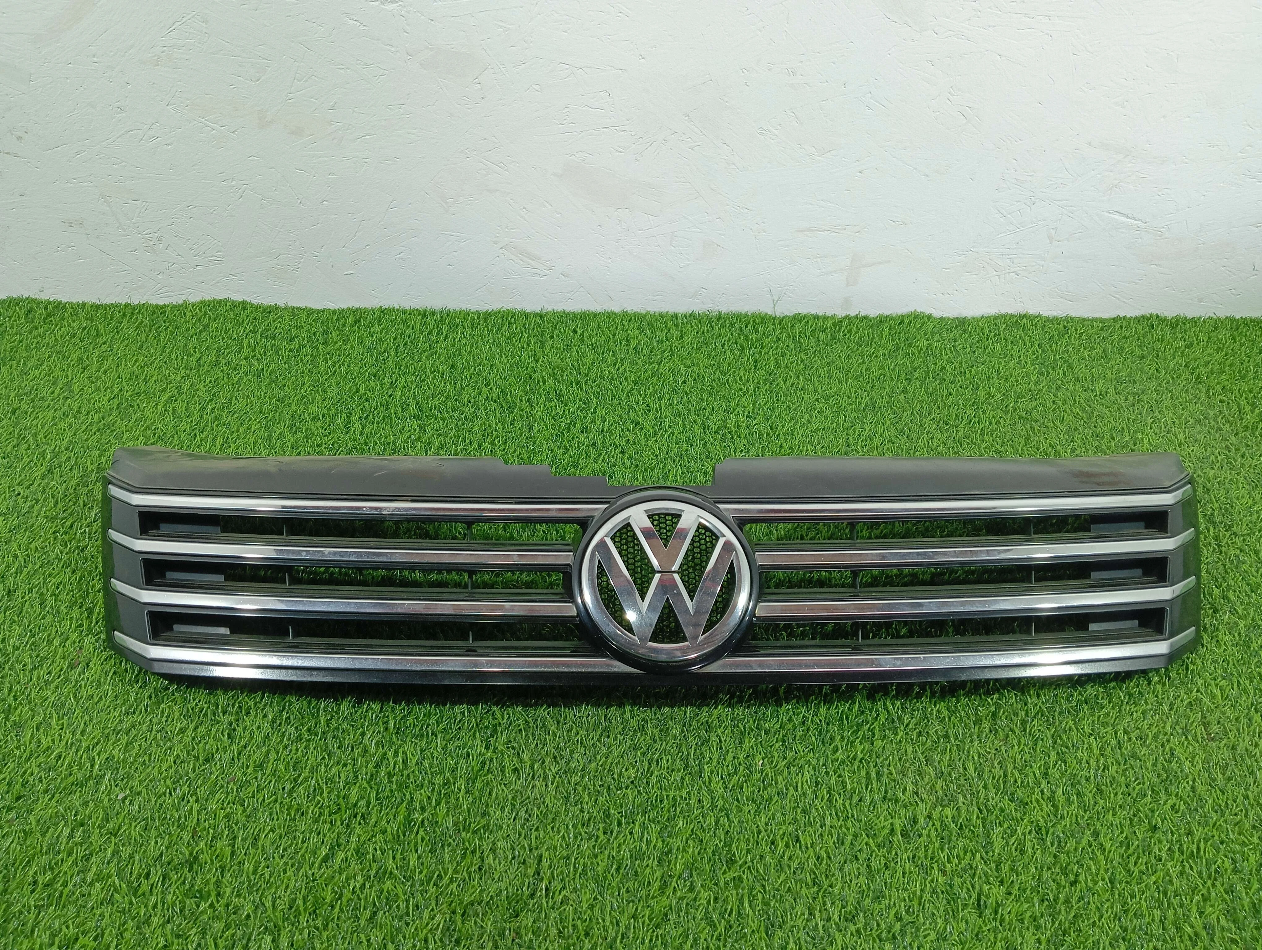 решетка в бампер Volkswagen Passat 1.6 дизель 2012