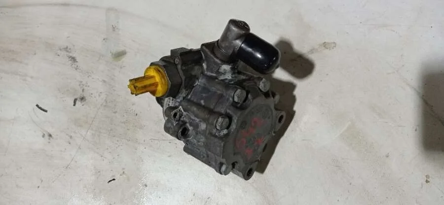 насос гидроусилителя руля Mercedes-Benz C-Класс 3.2 дизель 2009