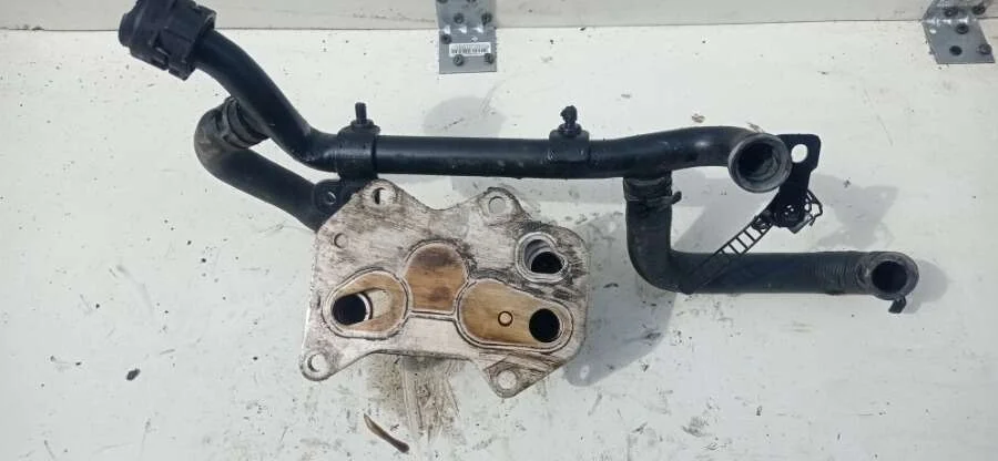 теплообменник масляного фильтра Audi A4  бензин 2009