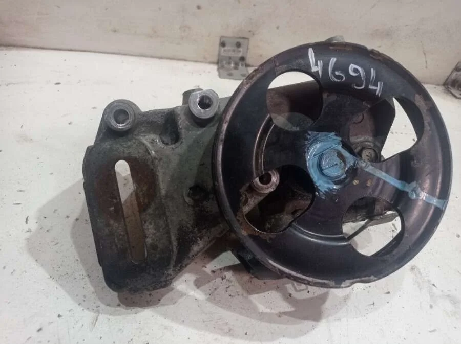 насос гидроусилителя руля Mitsubishi Pajero 2.0 дизель 2003