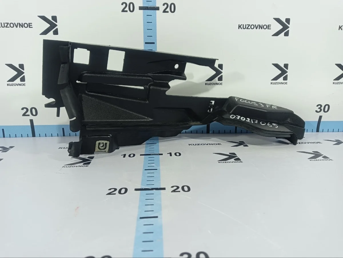 Накладка уплотнитель крыла Ford Focus 2015 CB8