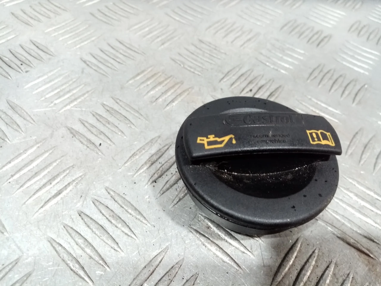 [Б/У] Крышка заливной масляной горловины [Код: 00638099 ]