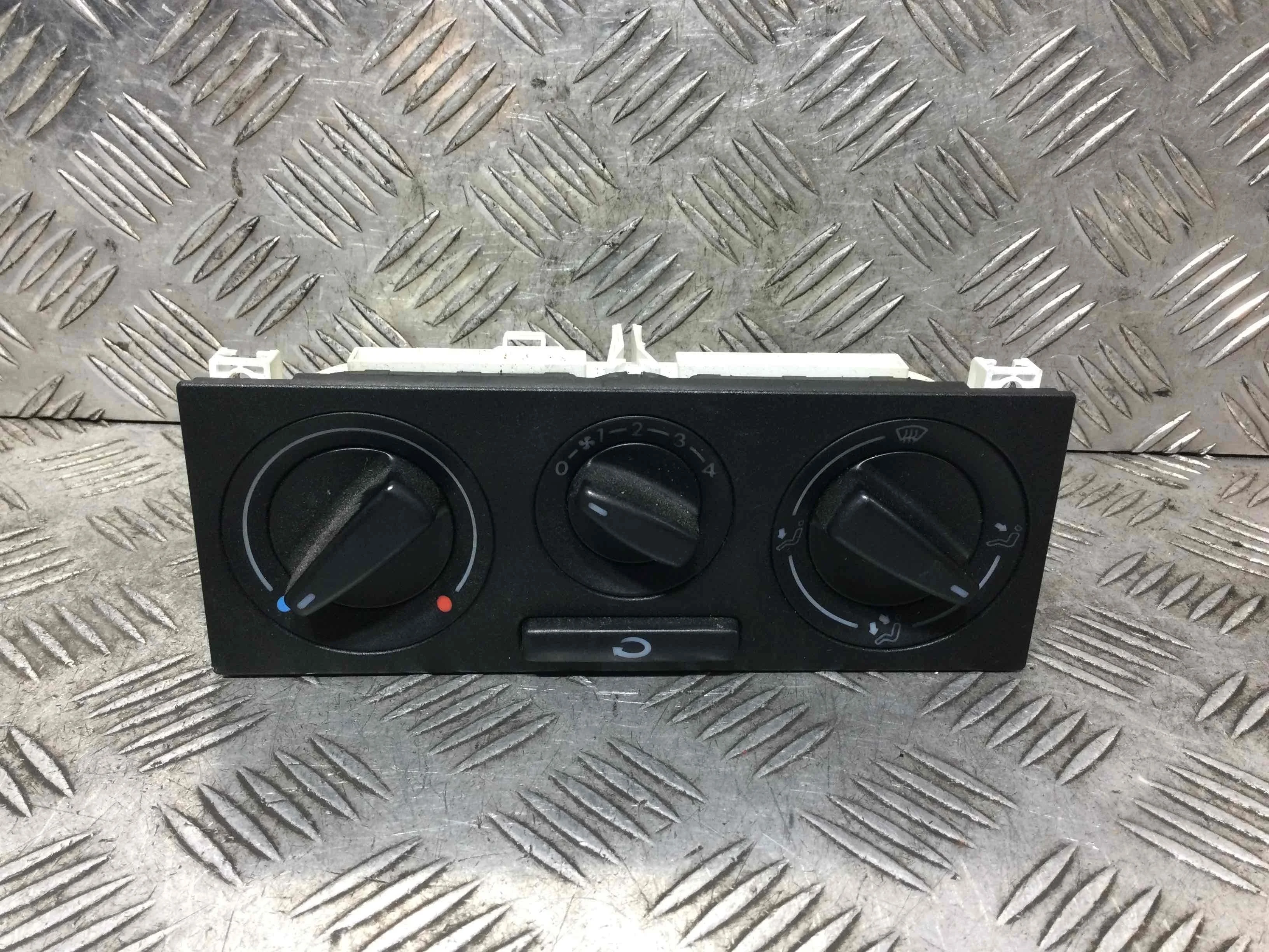 Блок управления печки/климат-контроля Volkswagen Passat B5 (1996-2000) бензин 1.6 i Механика Универсал