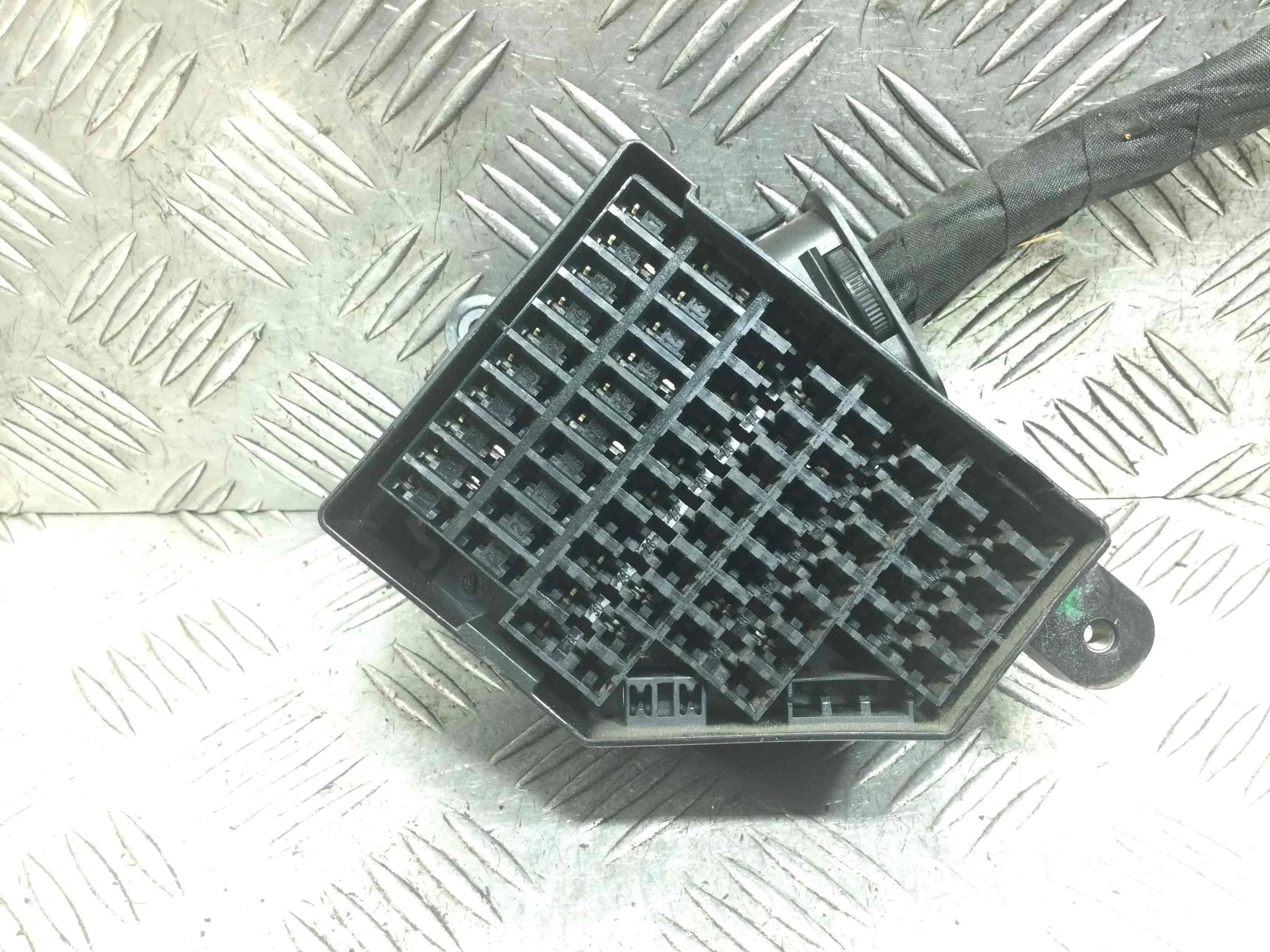 Блок предохранителей Volkswagen Passat B6 (2005-2010) дизель 2.0 TDI Механика Универсал