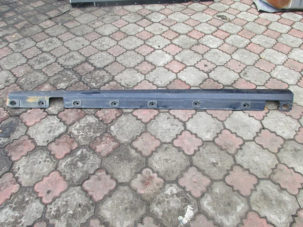 Порог пластиковый левый Mercedes-Benz