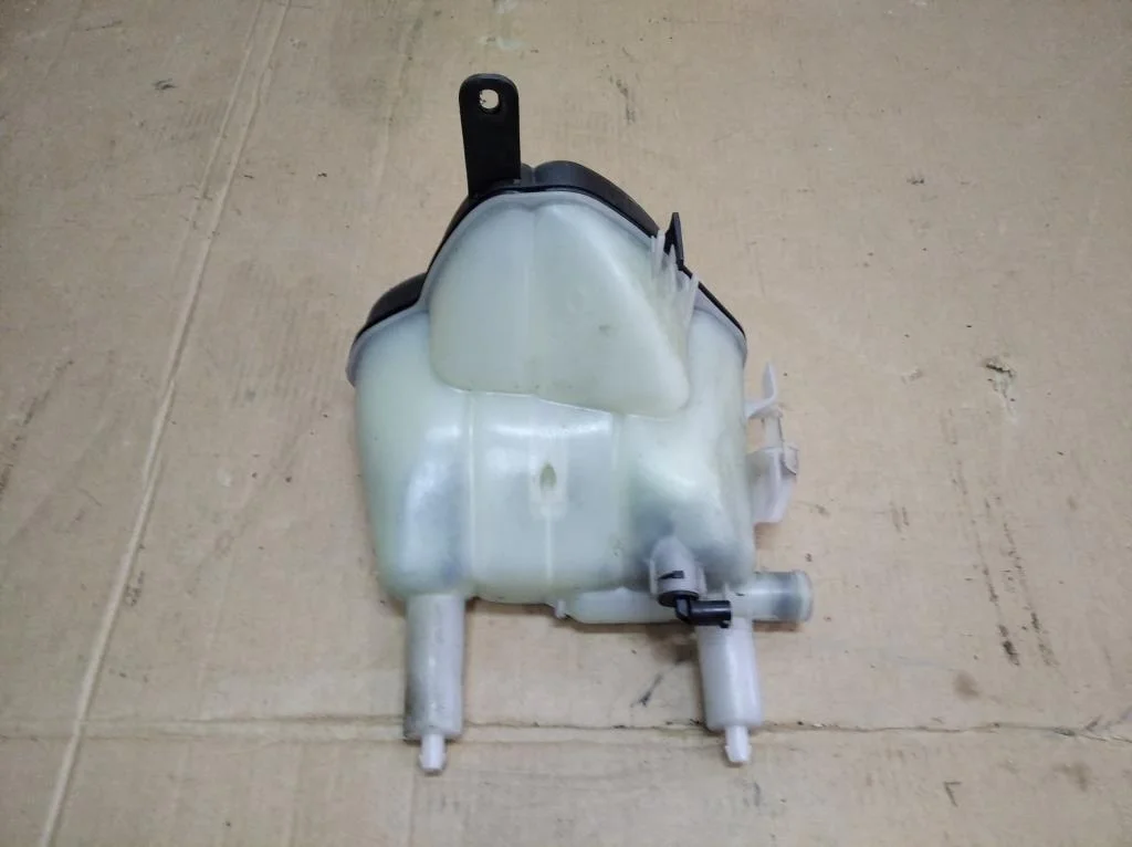 Бачок расширительный Mercedes-Benz