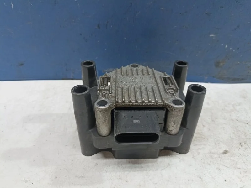 Катушка зажигания Volkswagen Golf 6 2012 032905106B 1.6 BSE