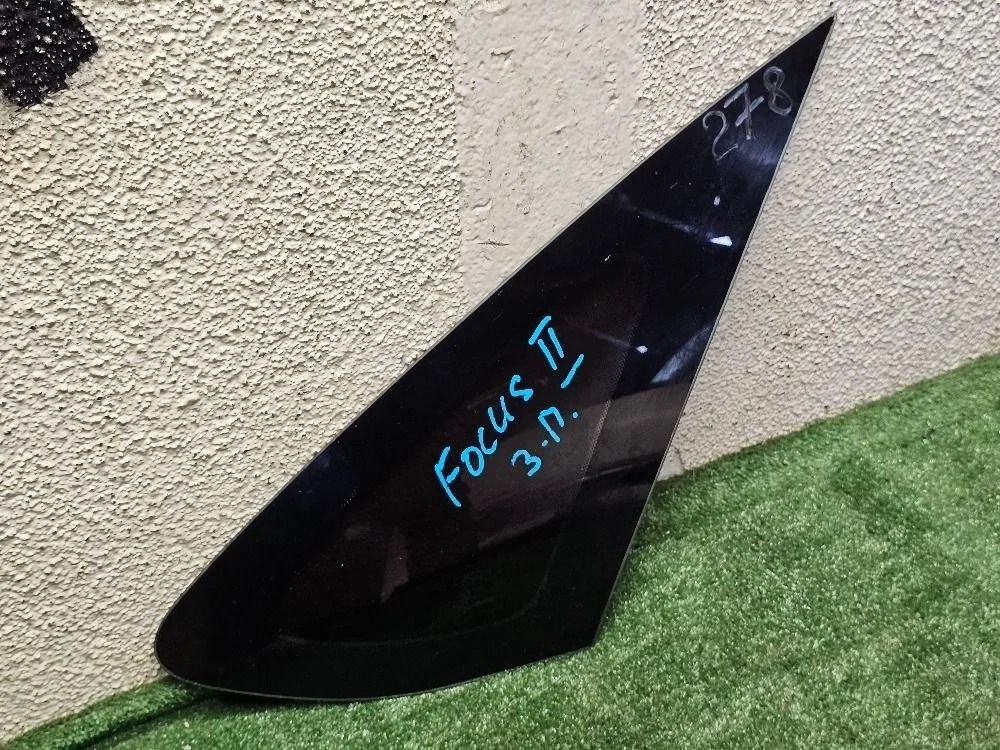 Стекло глухое правое на Ford Focus 2