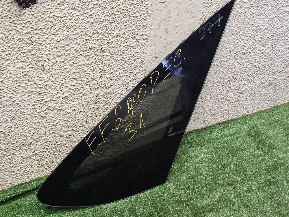 Стекло глухое правое на Ford Focus 2