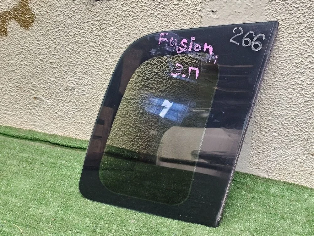 Стекло глухое правое на Ford Fusion рест