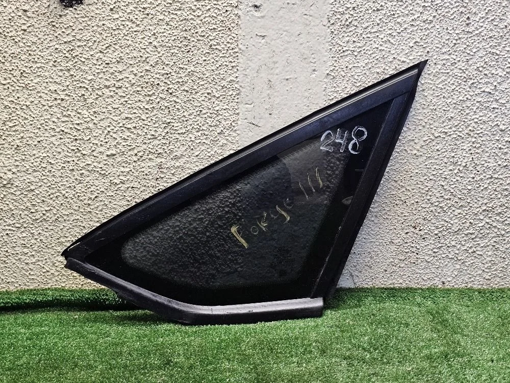 Стекло глухое заднее правое Ford Focus