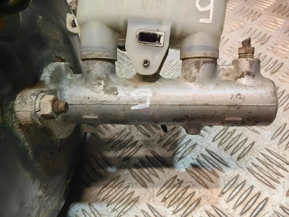 Главный тормозной цилиндр Mitsubishi Lancer 9