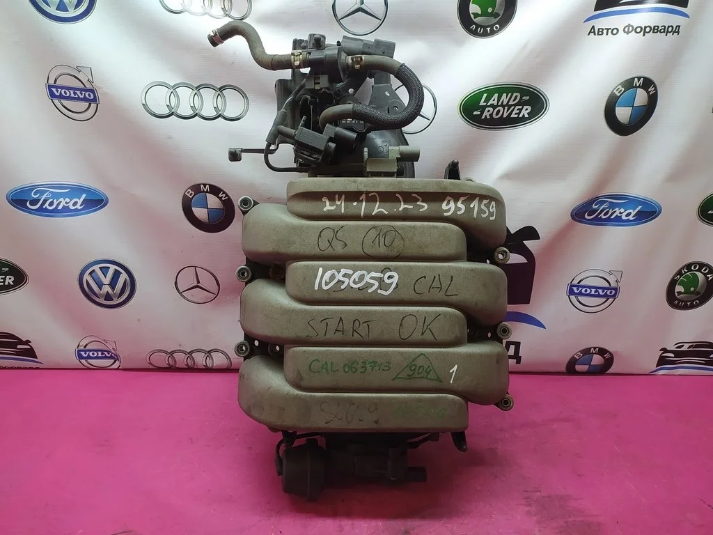 Впускной коллектор Audi A4 A5 A6 Q5 3,2 06E133210L