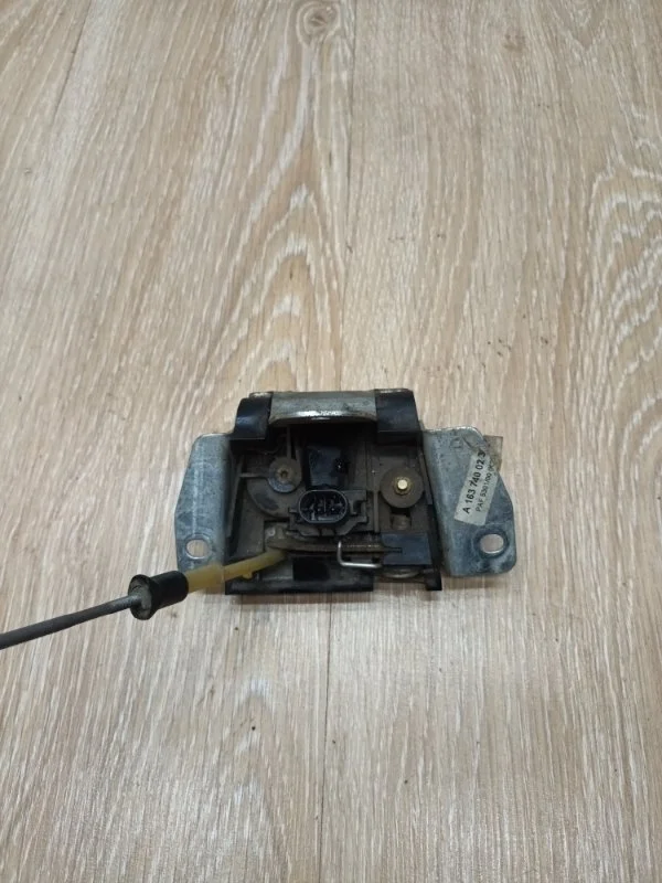 Замок багажника Mercedes ML W163