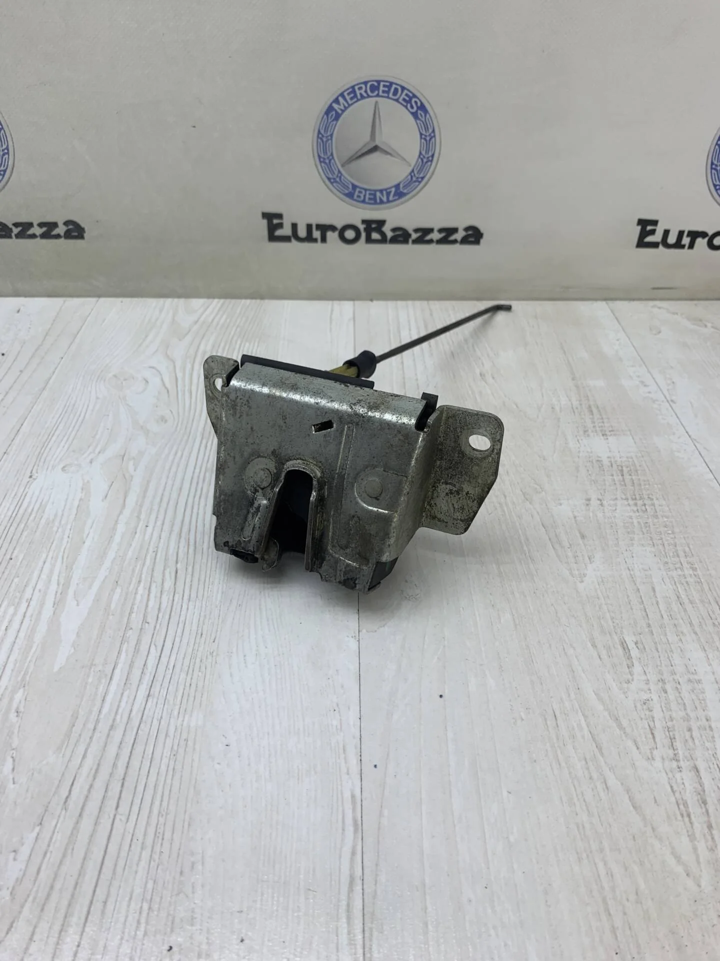 Замок крышки багажника Mercedes W163
