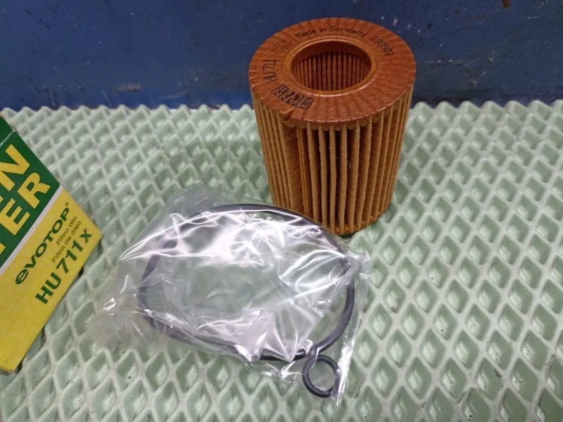 Фильтр масляный Mazda Mazda 6 2008 HU711X GG 1.8 L8