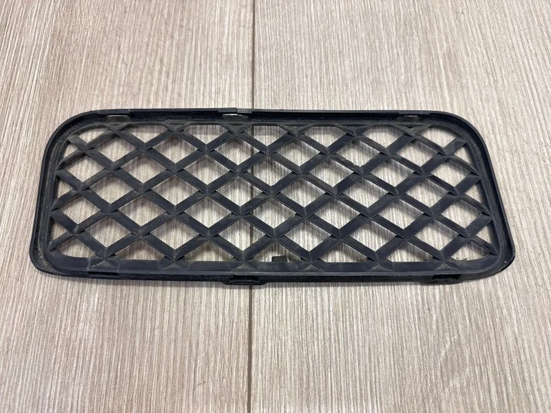 Решетка бампера VW Touareg 1 2003-2007 7L