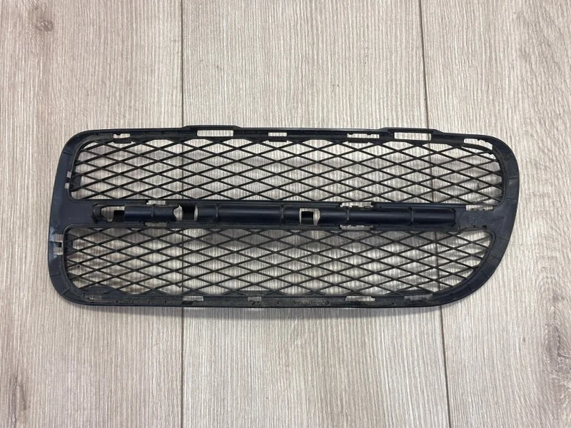 Решетка бампера VW Touareg 2003-2007 7L