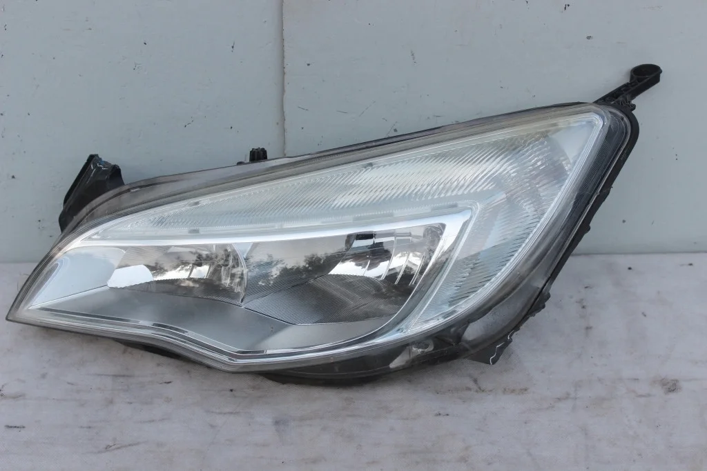 Фара хром левая дефект креплений Opel Astra J