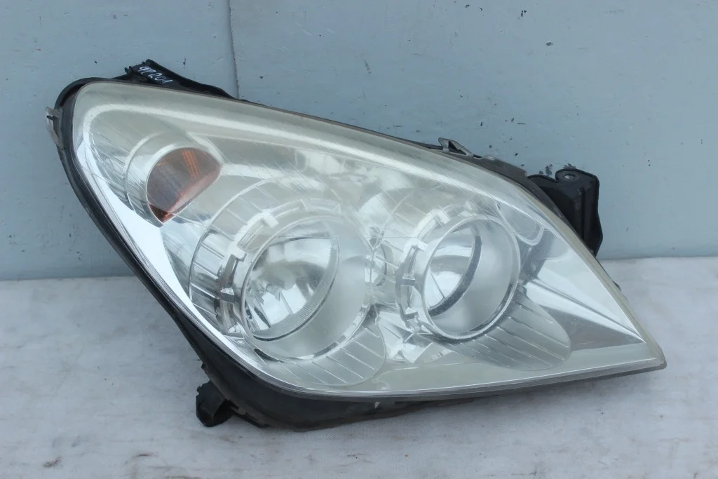 Фара хром Rh дефект креплений Opel Astra H