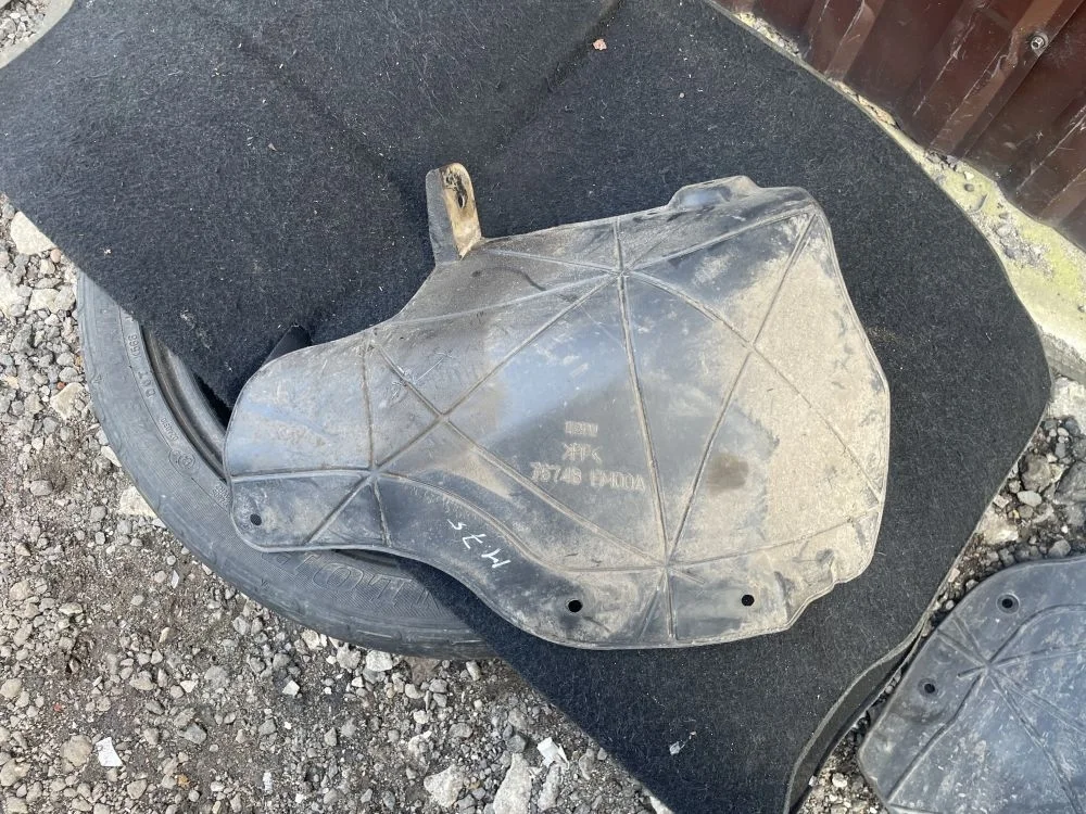 подкрылок задний правый nissan tiida C11