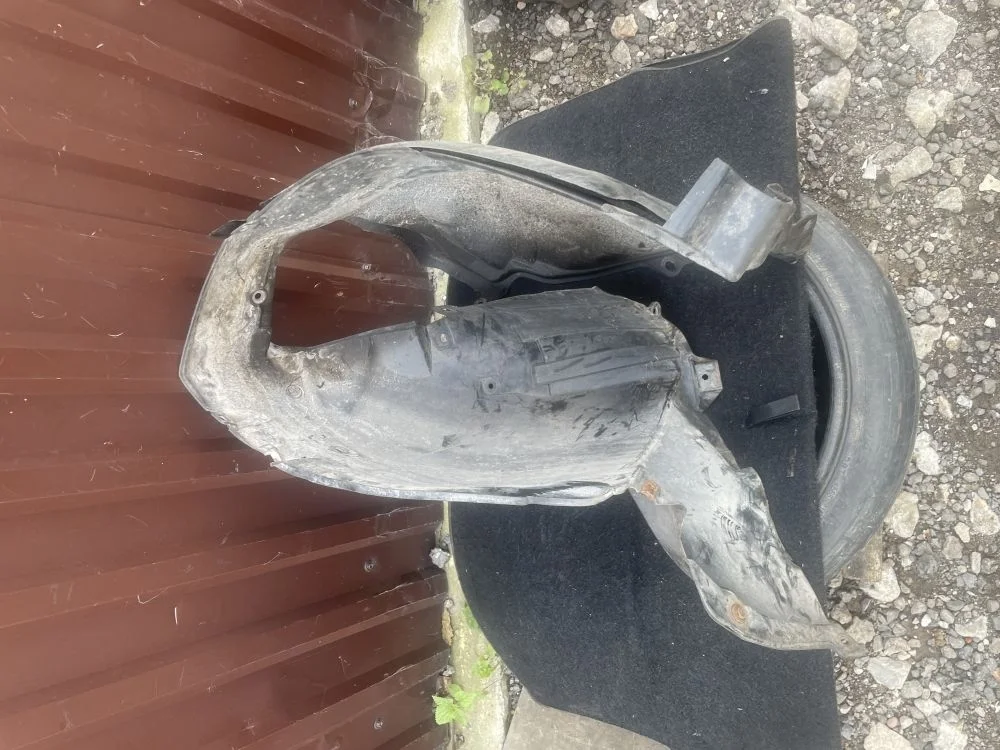 подкрылок передний правый nissan tiida C11