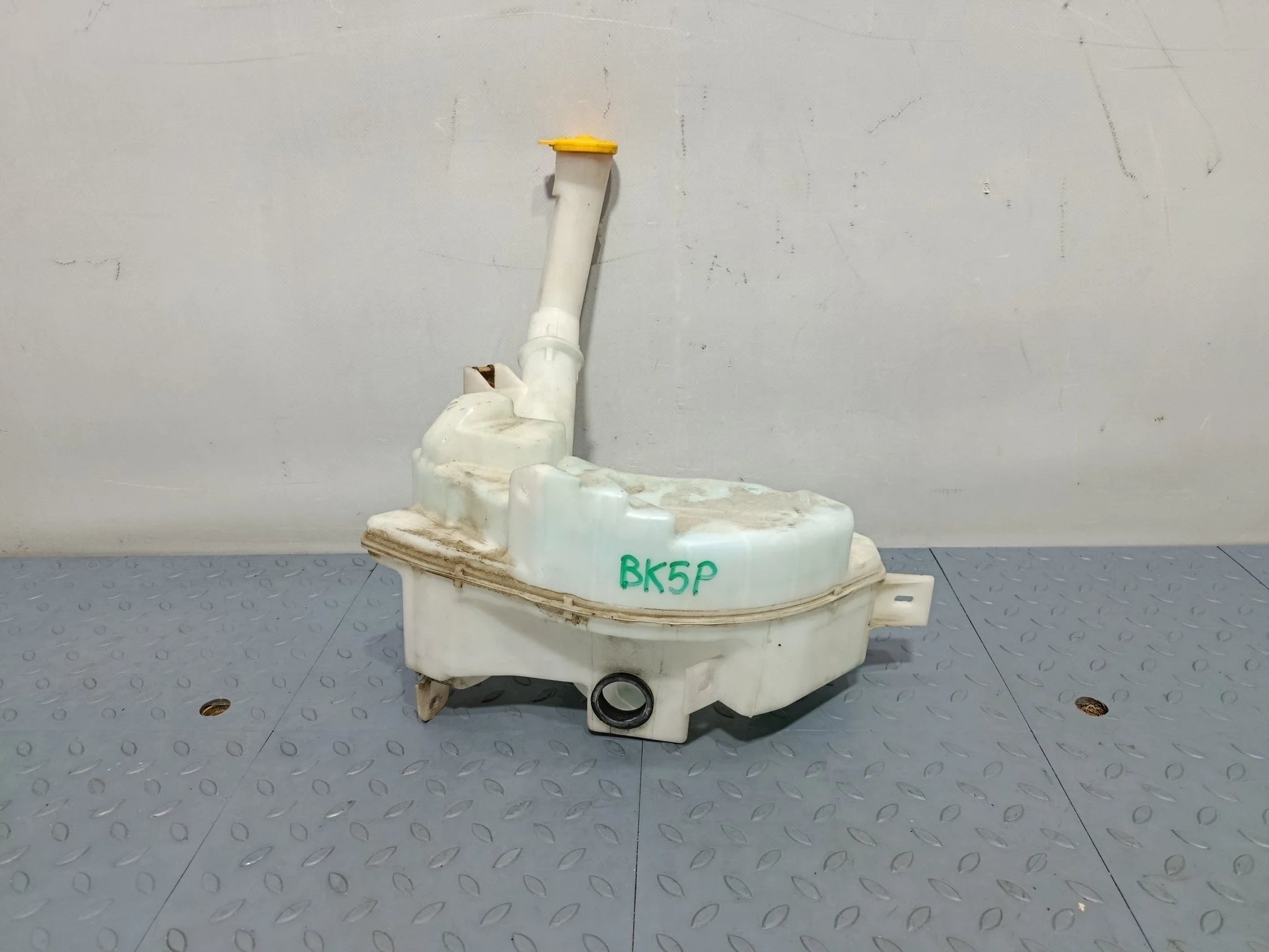 БАЧОК ОМЫВАТЕЛЯ MAZDA BP4N67481B