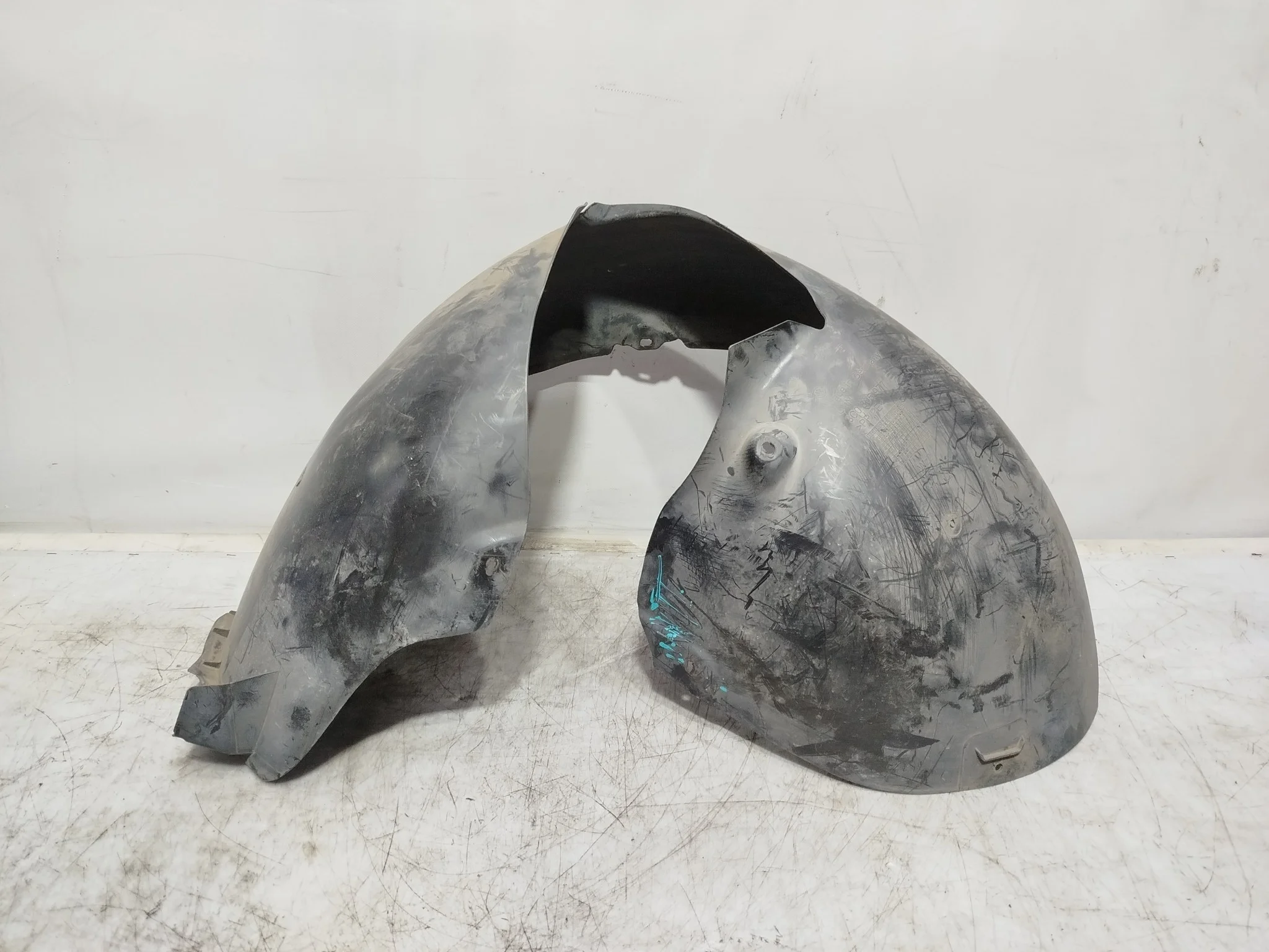 ПОДКРЫЛОК VOLKSWAGEN ПЕРЕД ЛЕВО 3C0805977