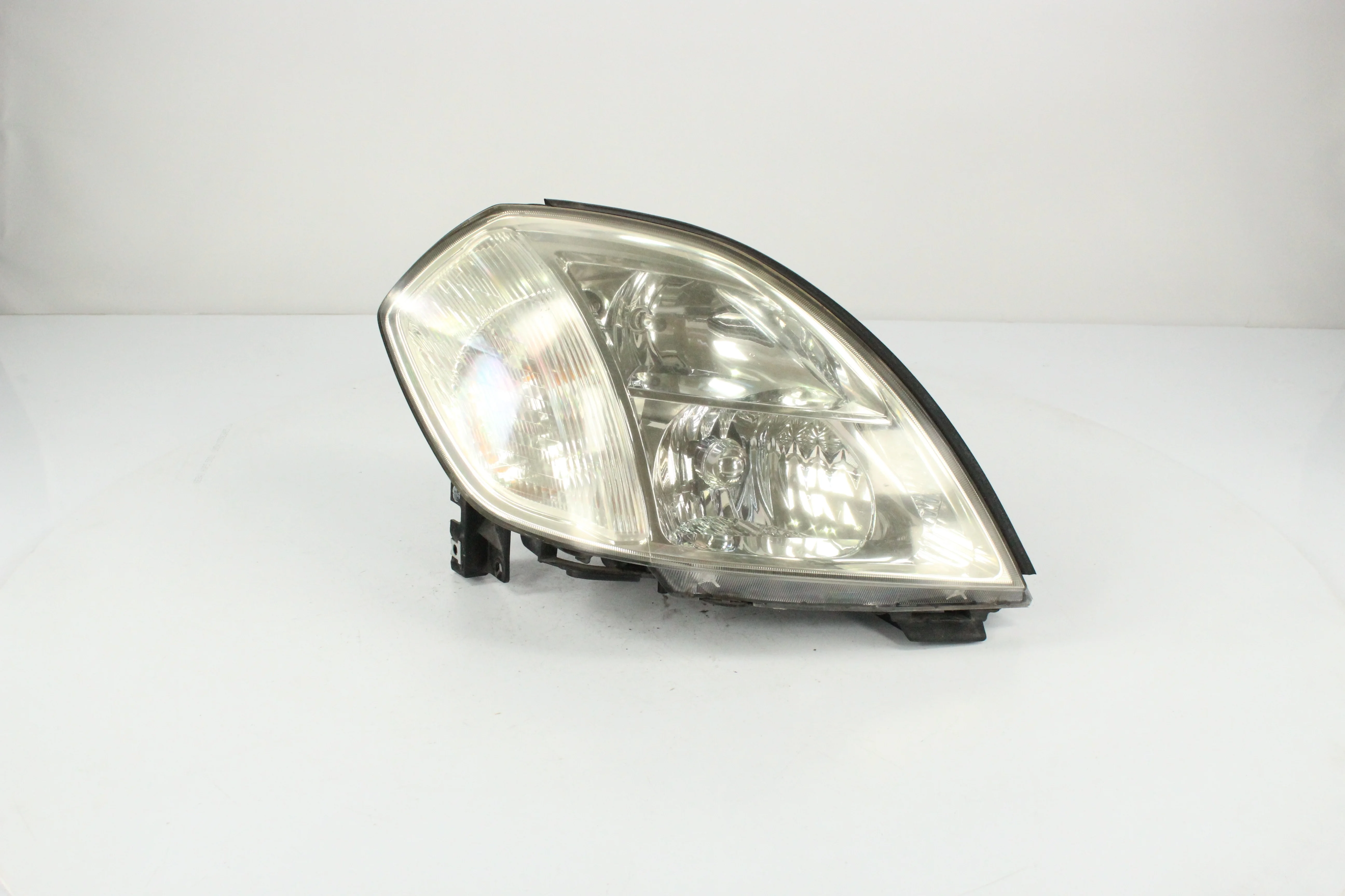 ФАРА NISSAN ПРАВО 260109Y025 KA9643