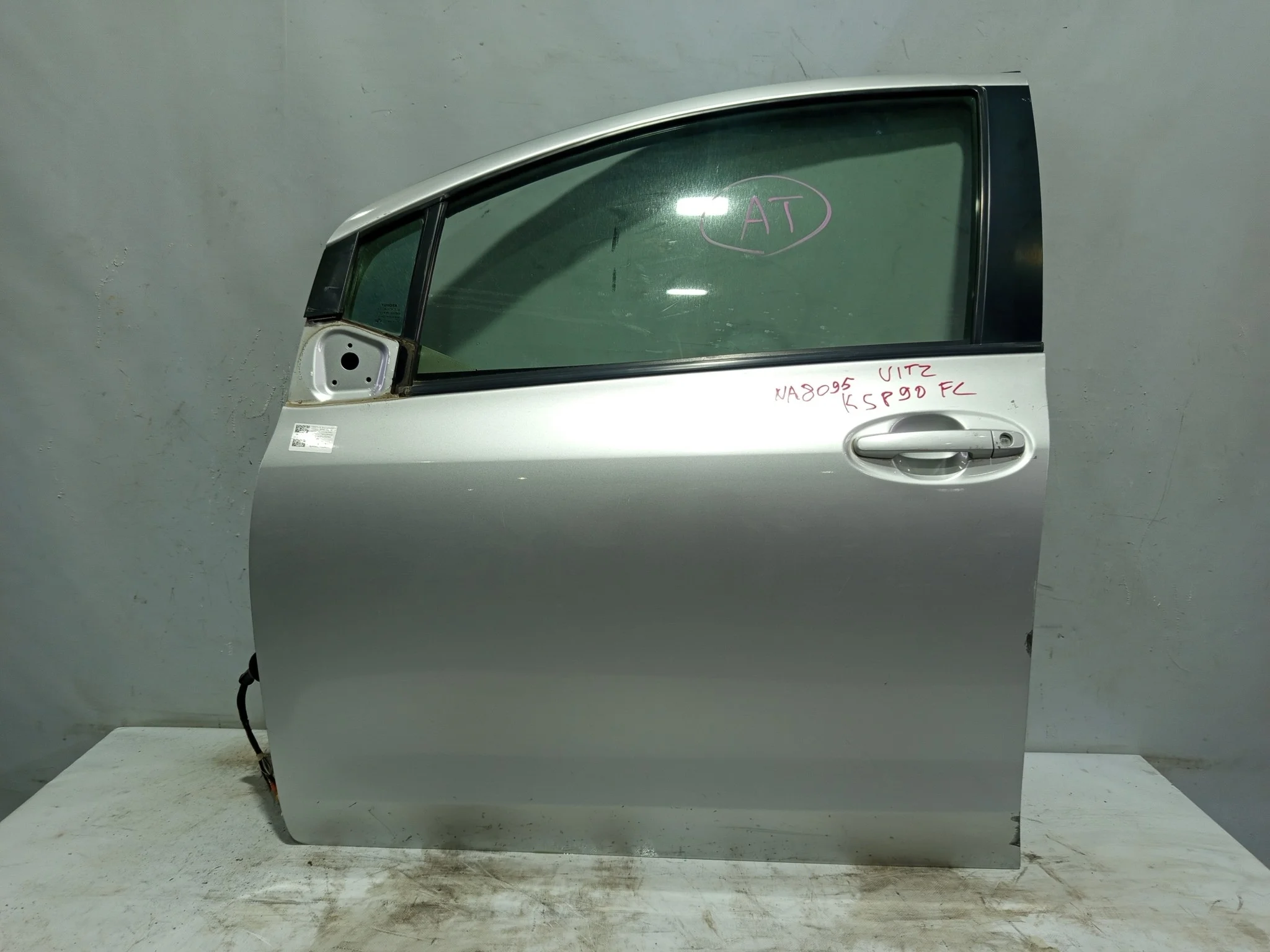 ДВЕРЬ TOYOTA 6700252340 ПЕРЕД ЛЕВО серебро, 1E7 NA8095