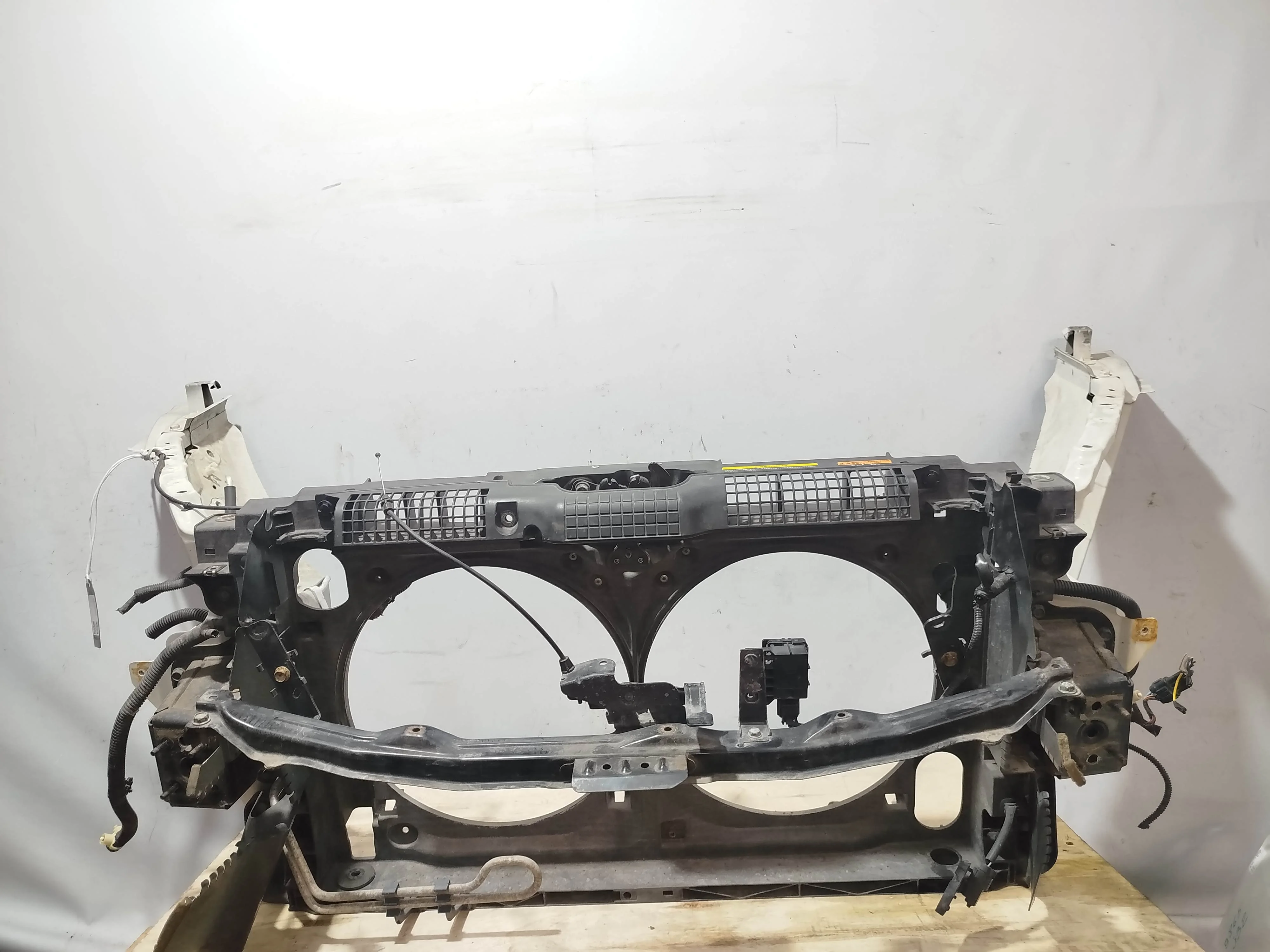 ТЕЛЕВИЗОР NISSAN 62500JN20A белый, QX1 KA9865Z