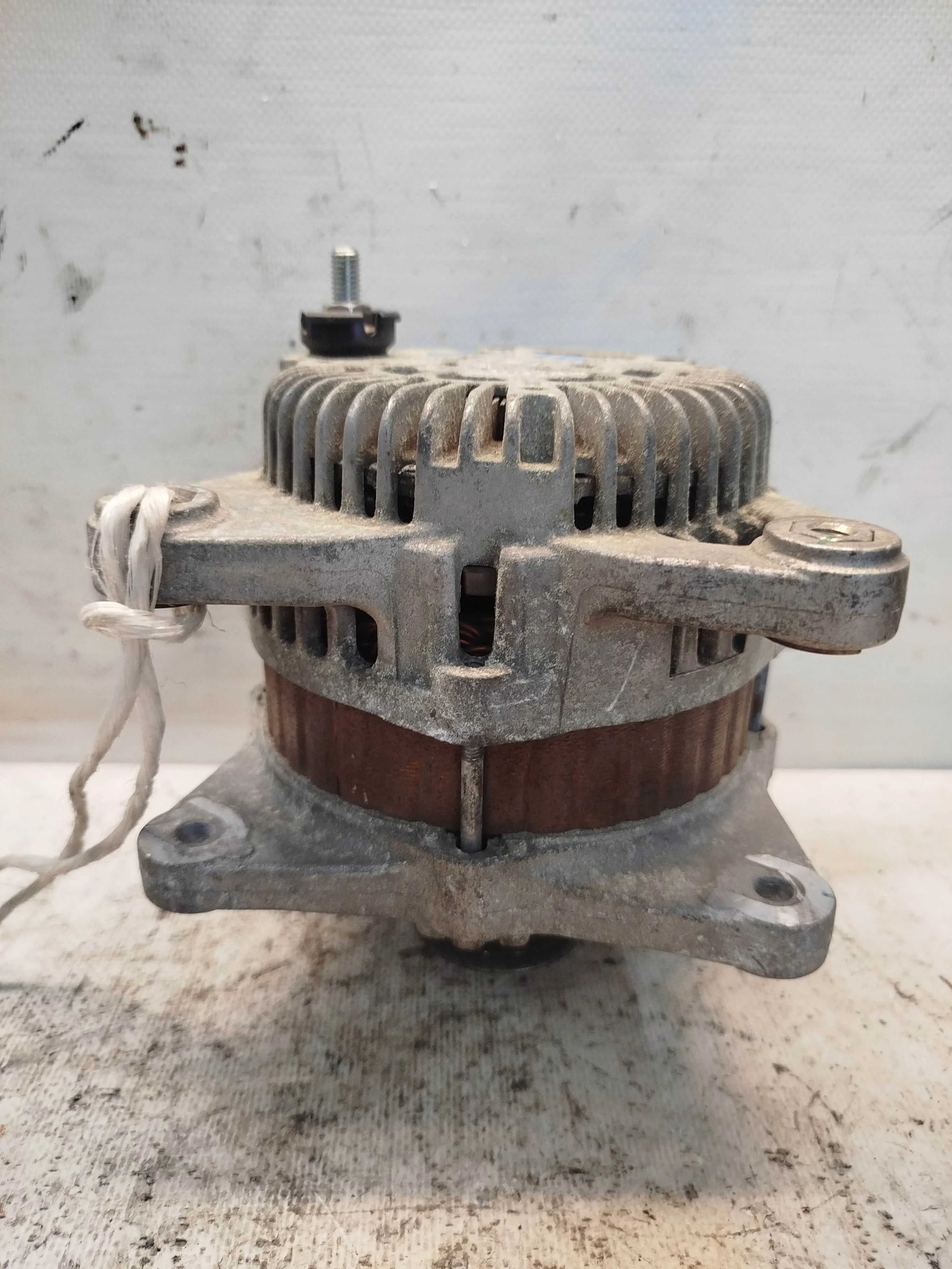 ГЕНЕРАТОР NISSAN 231001KM1A D4243