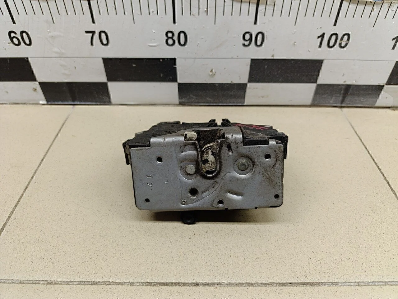 Замок двери передней левой Corsa D 2006-2015