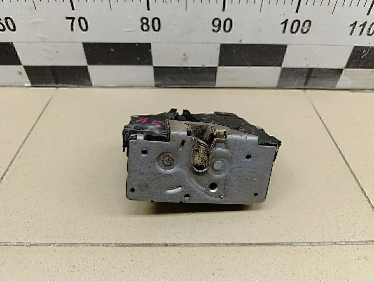 Замок двери передней правой Corsa D 2006-2015