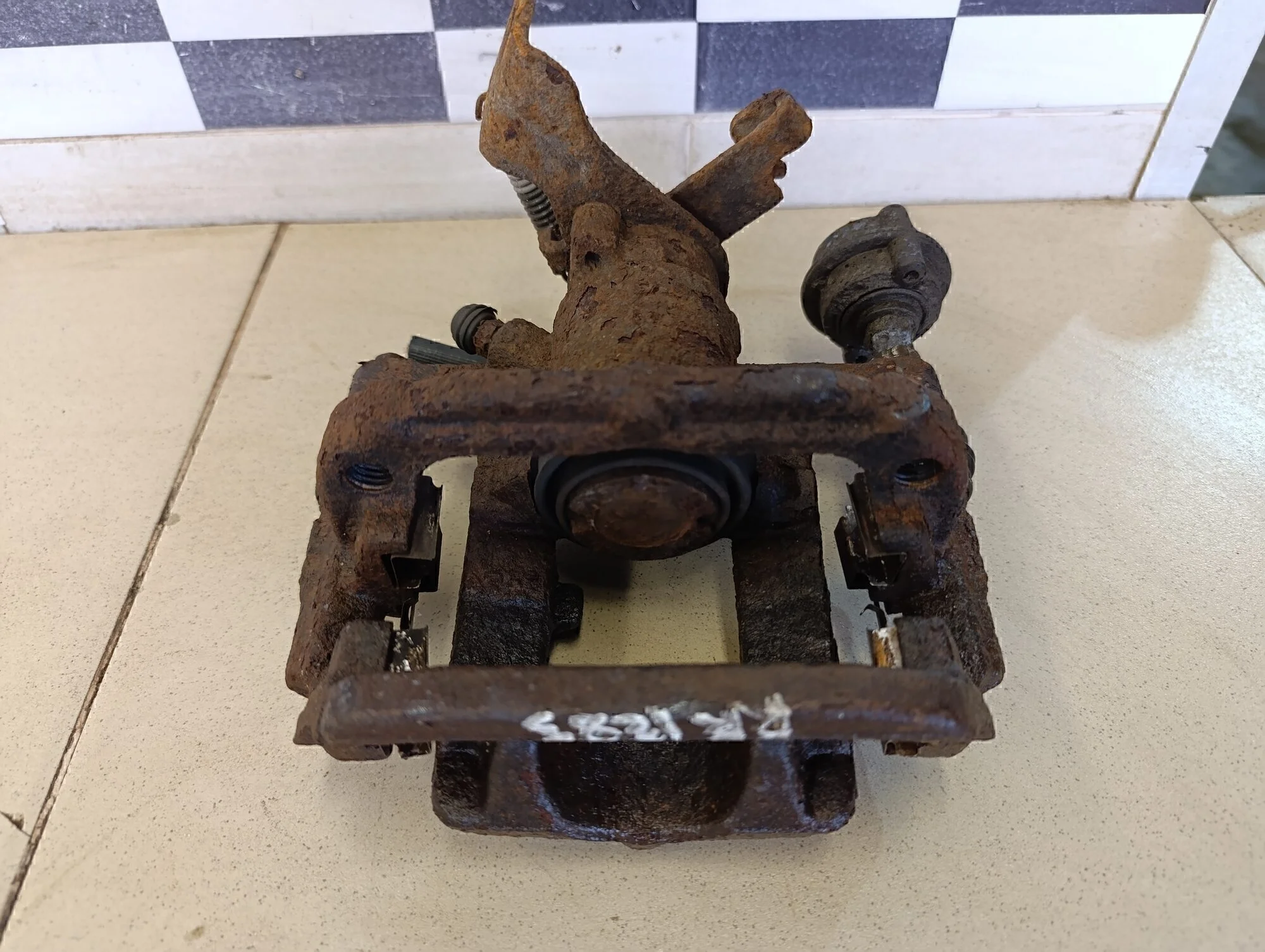 Суппорт задний правый Cruze 2009-2016